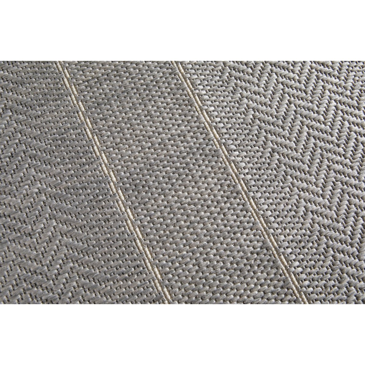 Gestreifter Teppich mit feinen Linien gewebt flach Innenraum Außen ruhig