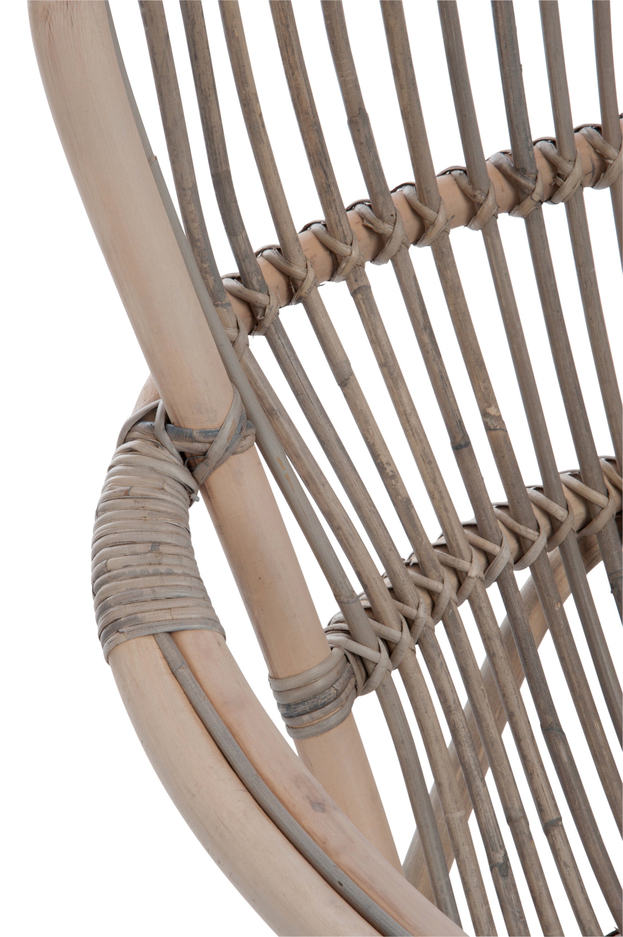 Entspannen im luxuriösen Schaukelstuhl aus Rattan in elegantem Grau