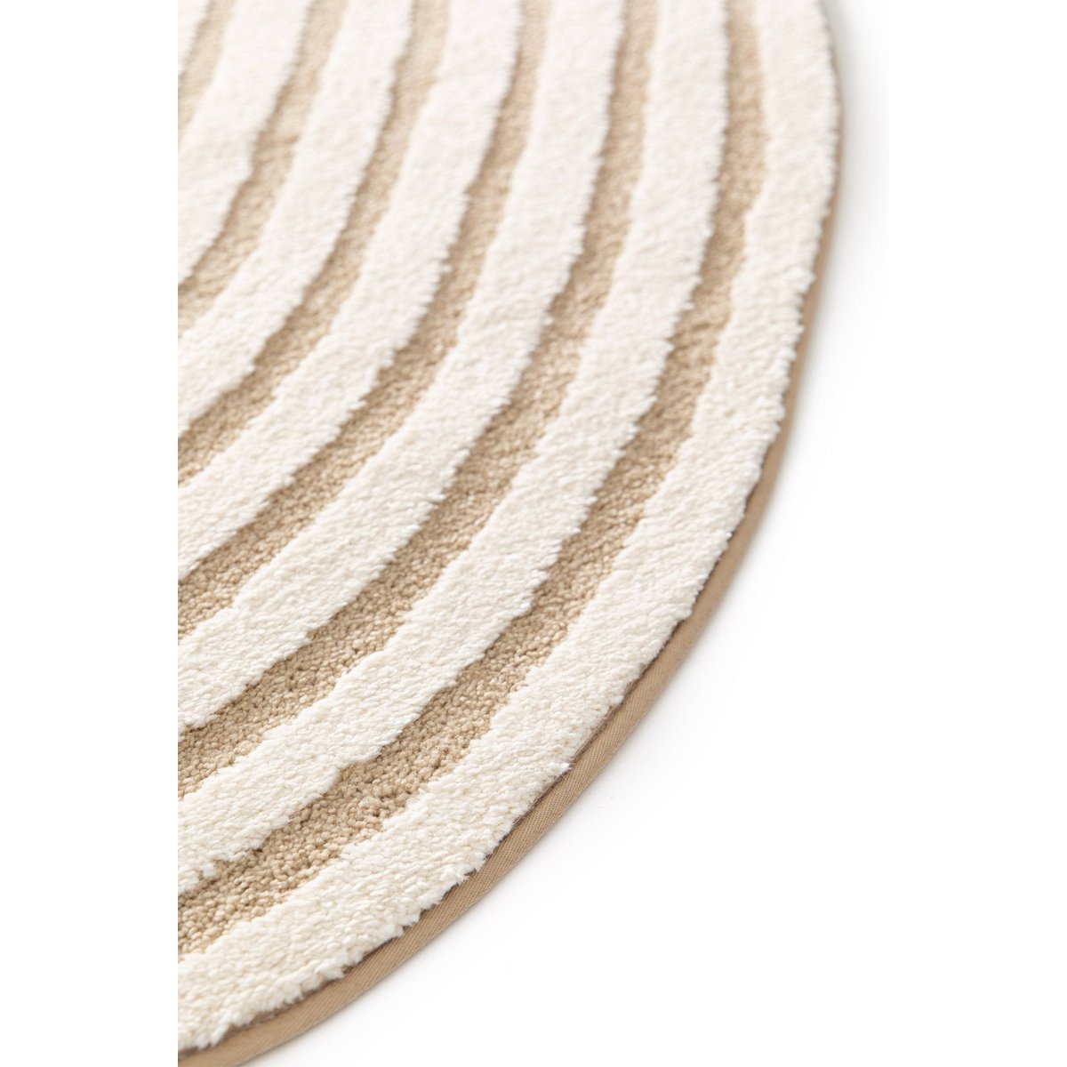 Süßer Teppich mit skulpturaler Erleichterung in Aeon Recycling Polyester