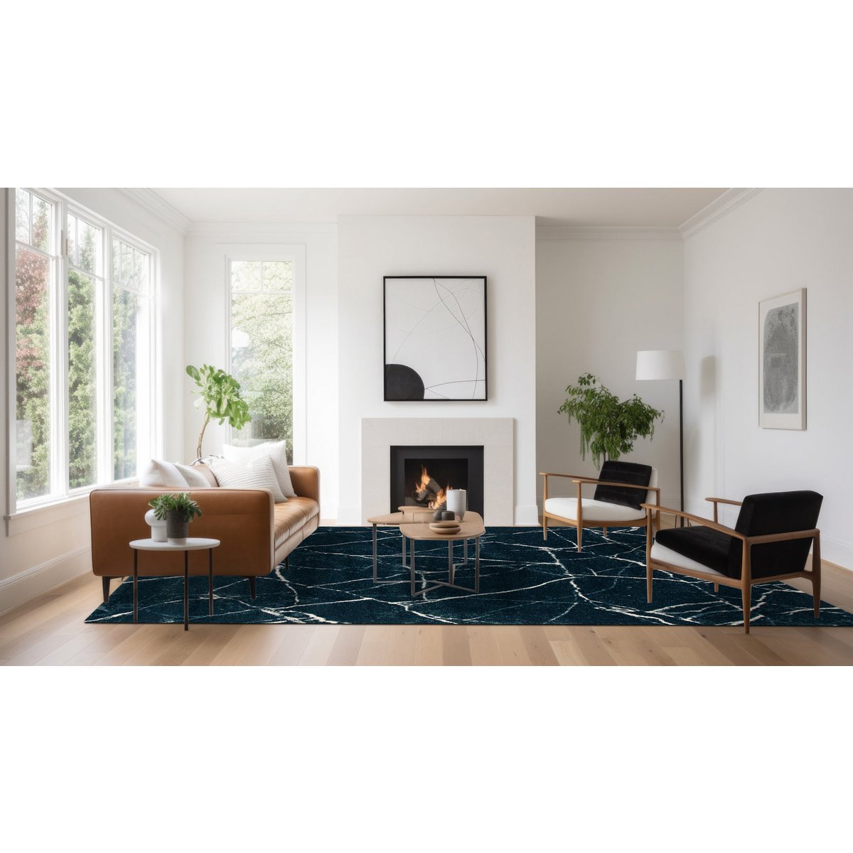 Weicher dunkler und glatter dunkelblauer Teppich Marmor