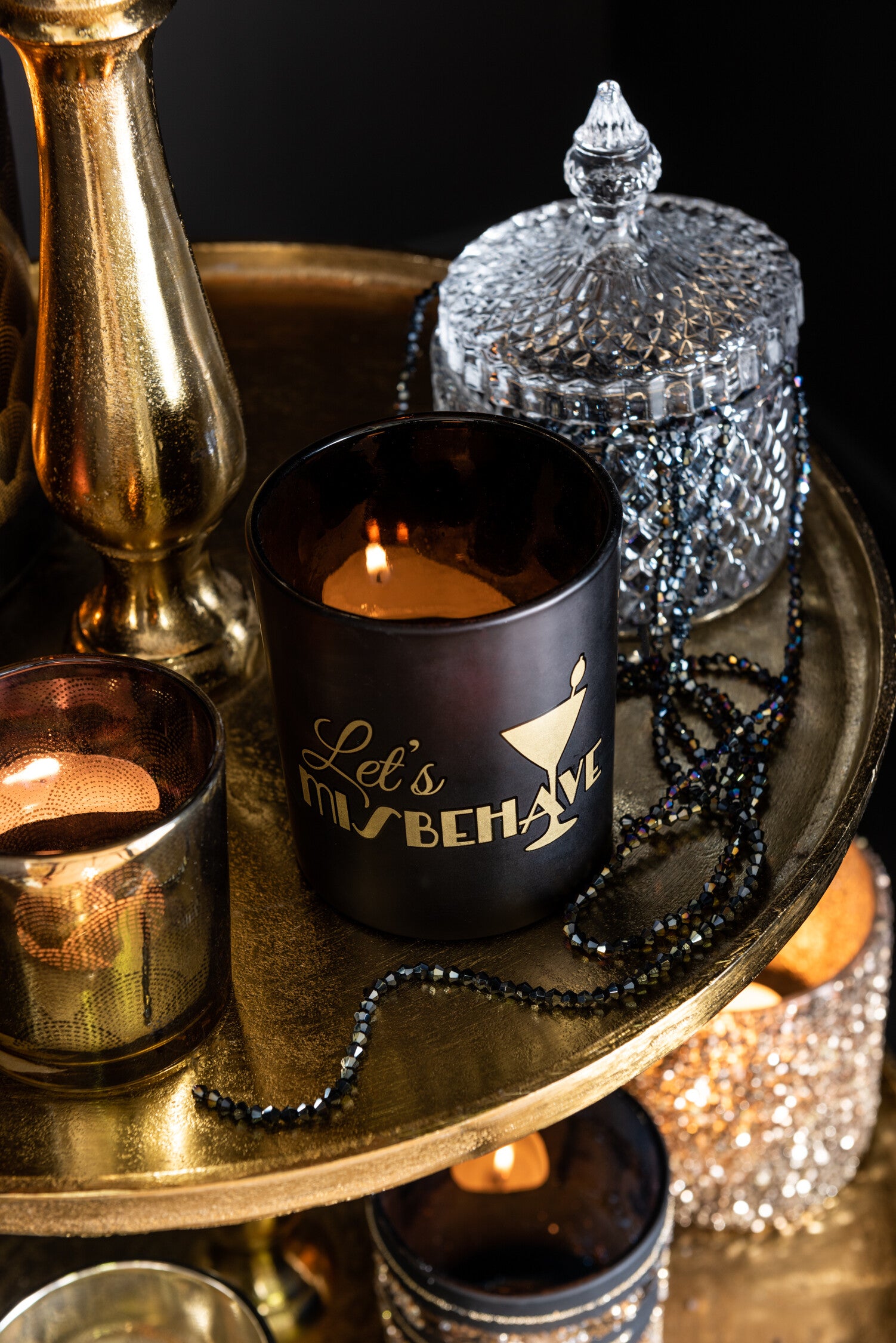 Grandeur Etagere 'Golden Majesty' - Luxuriöses 5-Ebenen Tablett aus goldfarbenem Aluminium Höhe 165cm