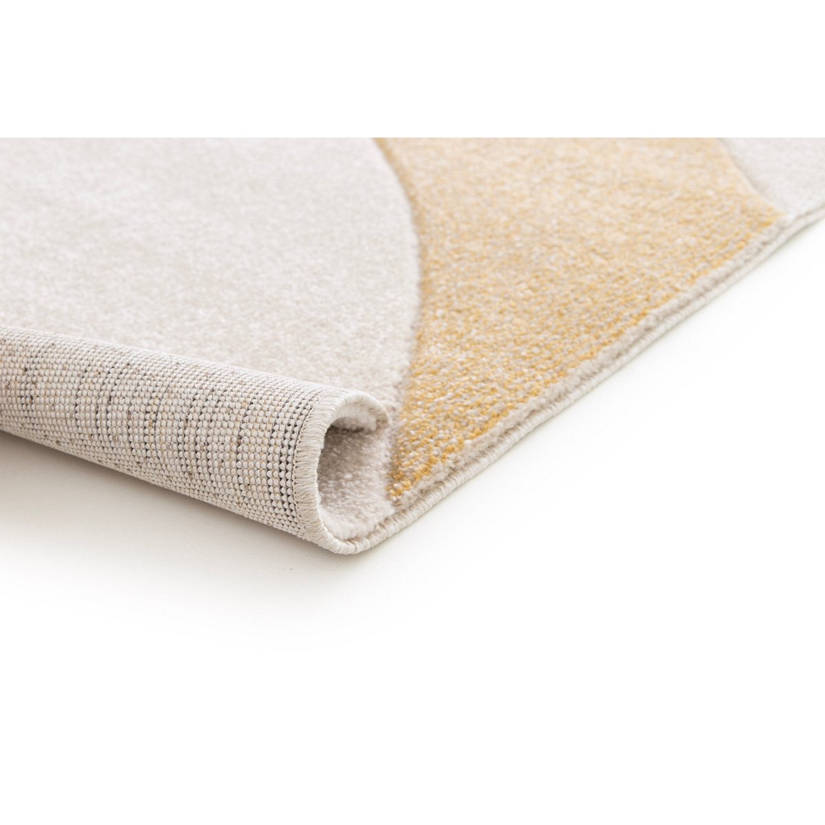 Weicher und widerstandsfähiger Teppich mit warmen Kitztönen