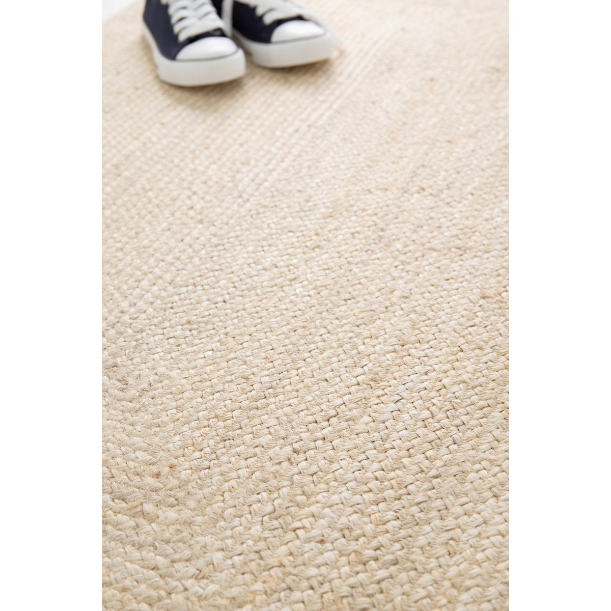 Indira handgefertigter geflochtener Jute -Teppich