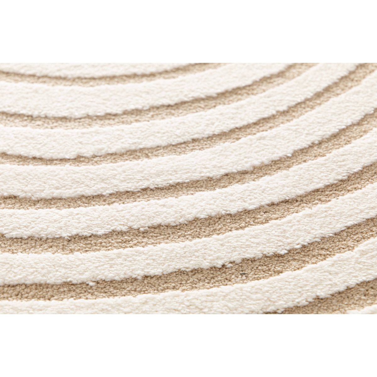 Süßer Teppich mit skulpturaler Erleichterung in Aeon Recycling Polyester