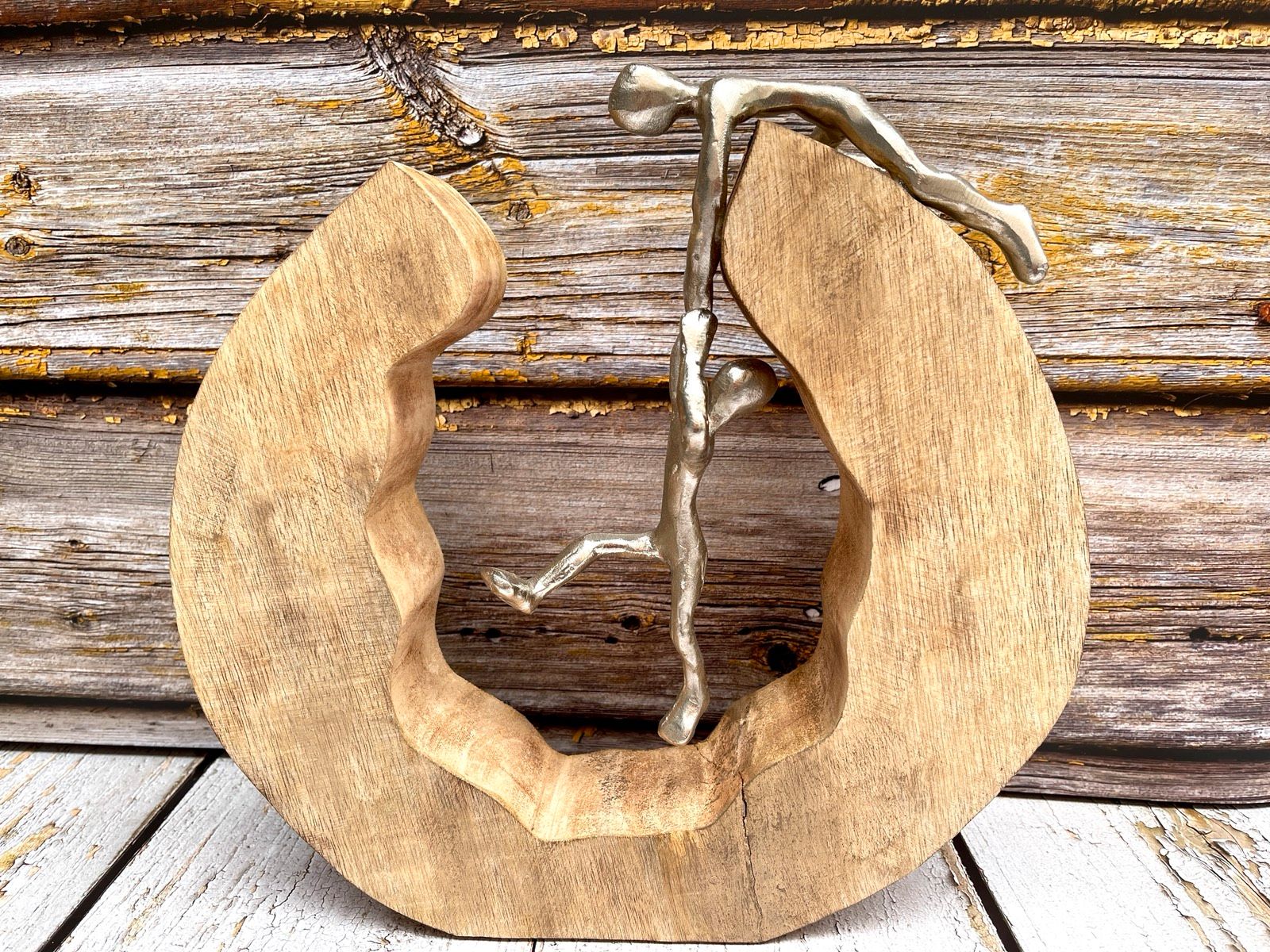 Alu Holz Skulptur Teamwork starke Freunde silberfabend H.30cm Handgefertigt