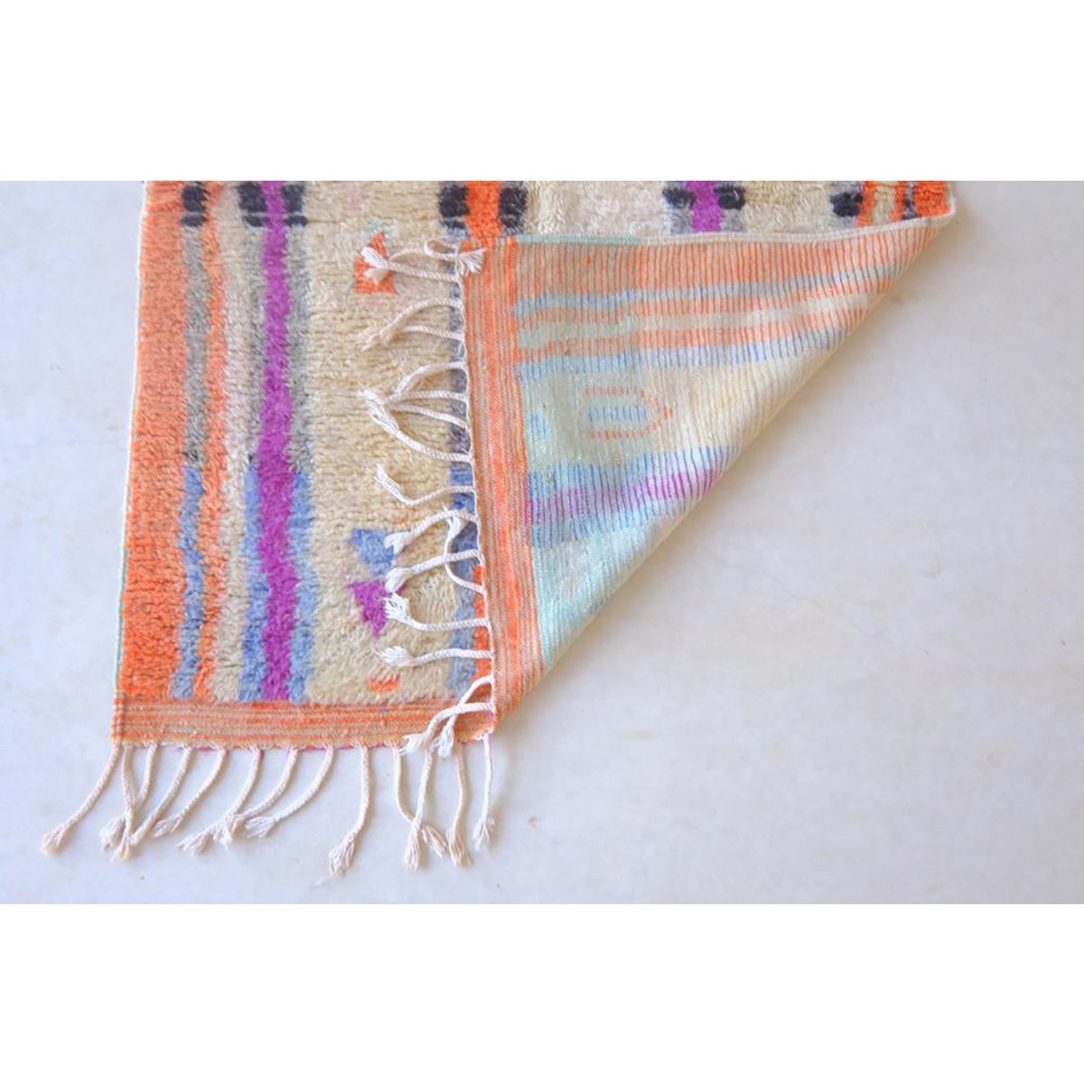 Zeitgenössischer Berber Berber Teppich Boujaad 140 x 212 cm