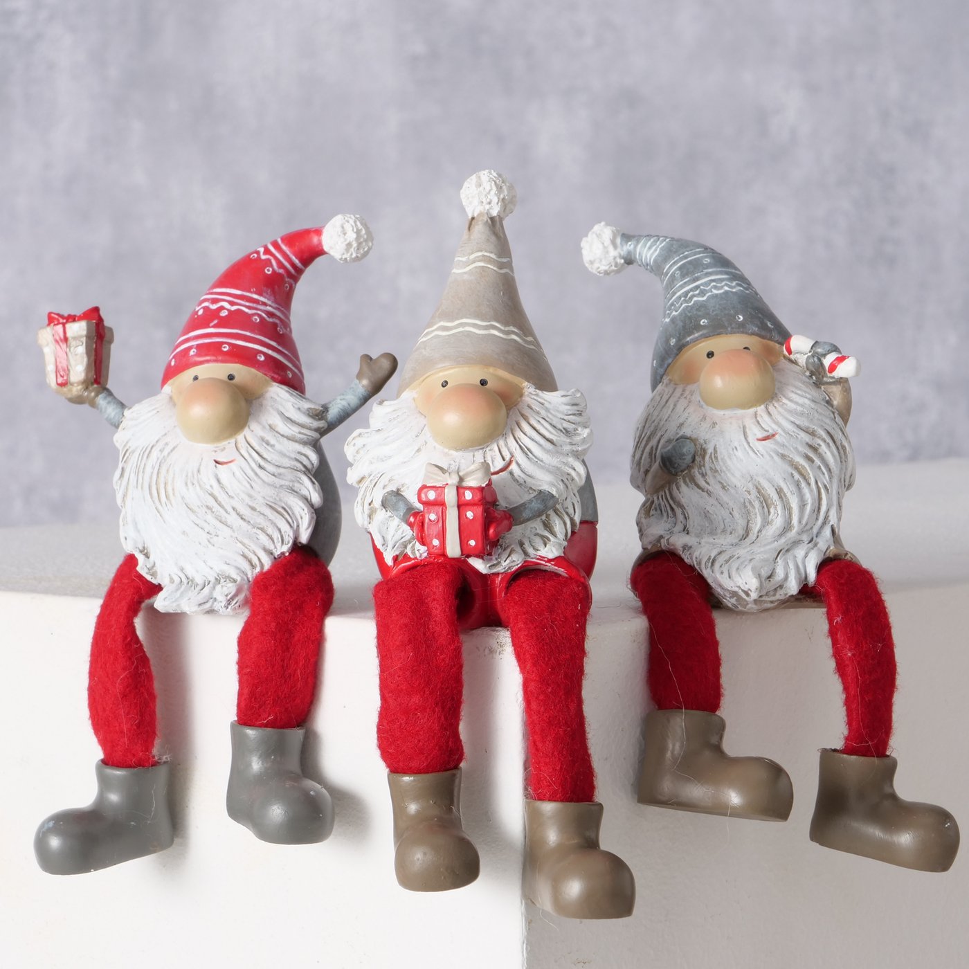 3er Set Kantenhocker Wichtel Fiete – Weihnachtsdeko in Rot und Grau
