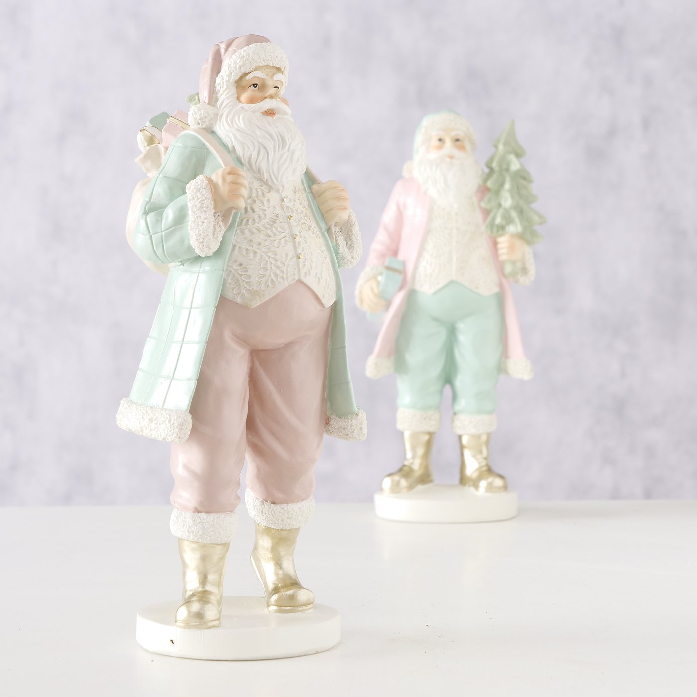 Festliches 2er Set Weihnachtsmann Figuren mit Tannenbaum und Geschenkrucksack bunt Höhe 33cm Weihnachten