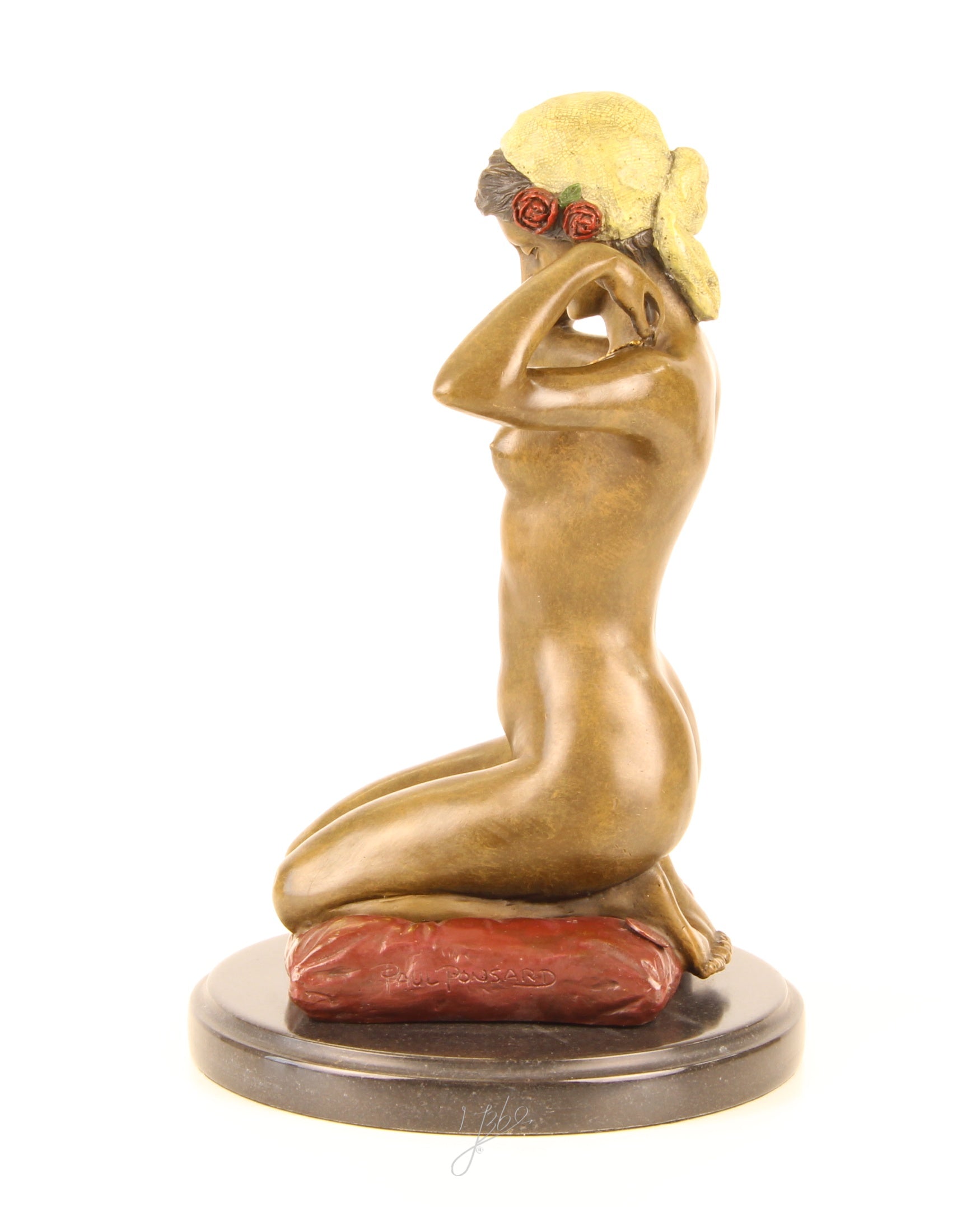 Bronze Skulptur Anmutige Frau mit Kette 29 cm