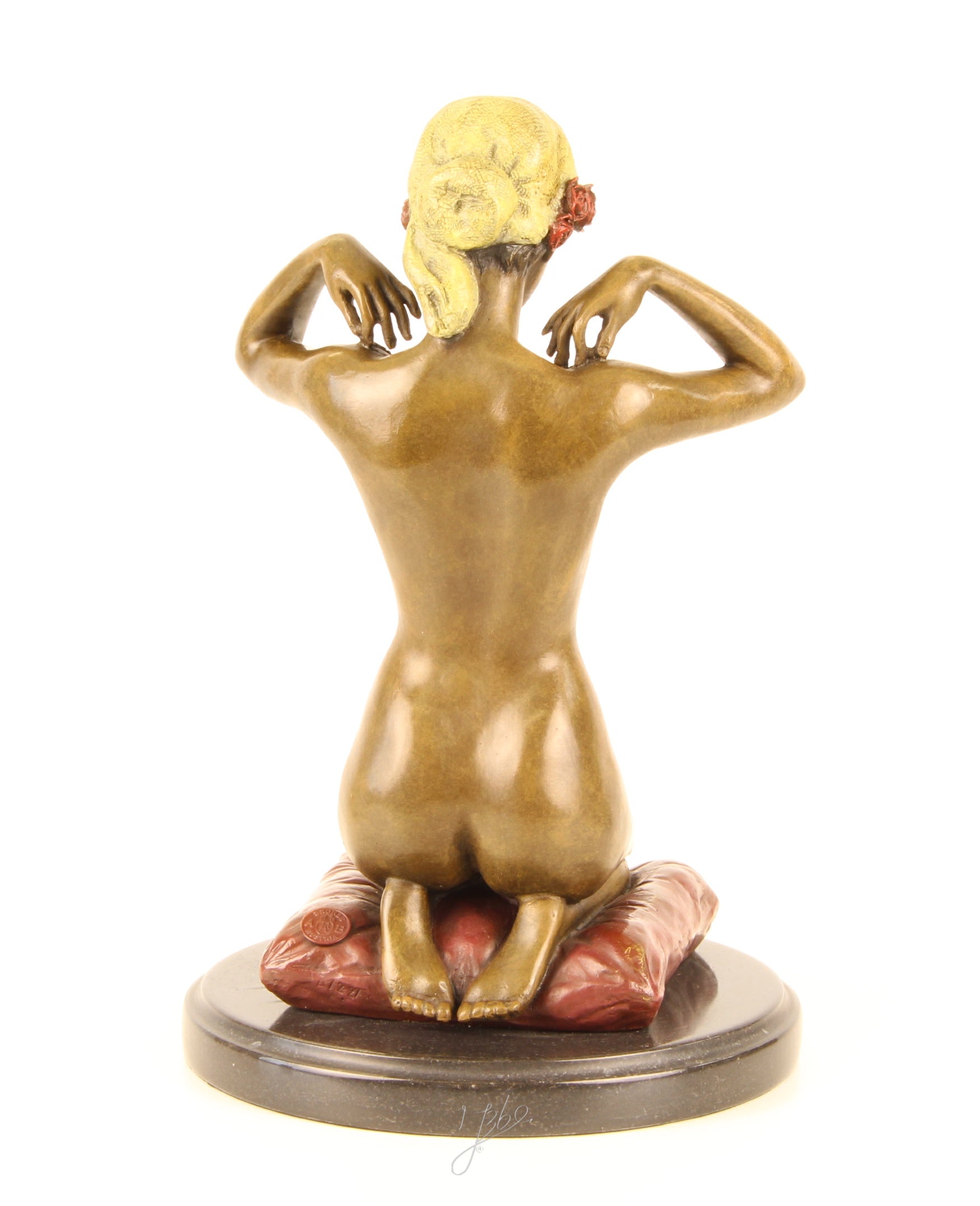 Bronze Skulptur Anmutige Frau mit Kette 29 cm