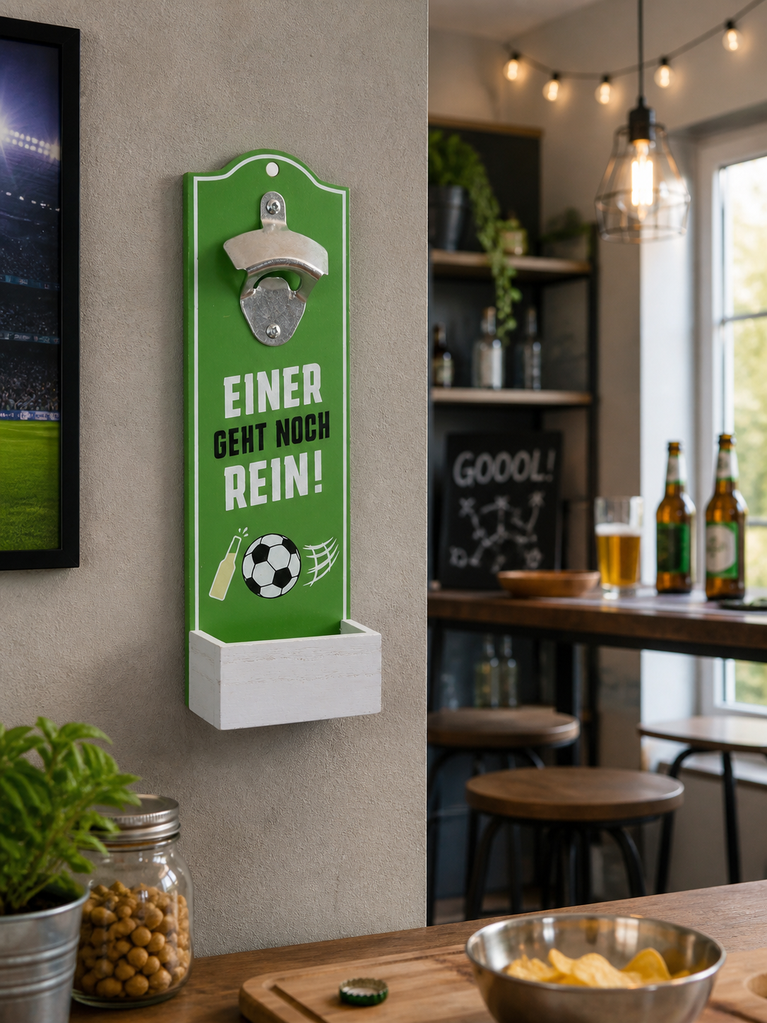 Bierflaschenöffner Fußball Wandhalter im sportlichen Design grün WM2026