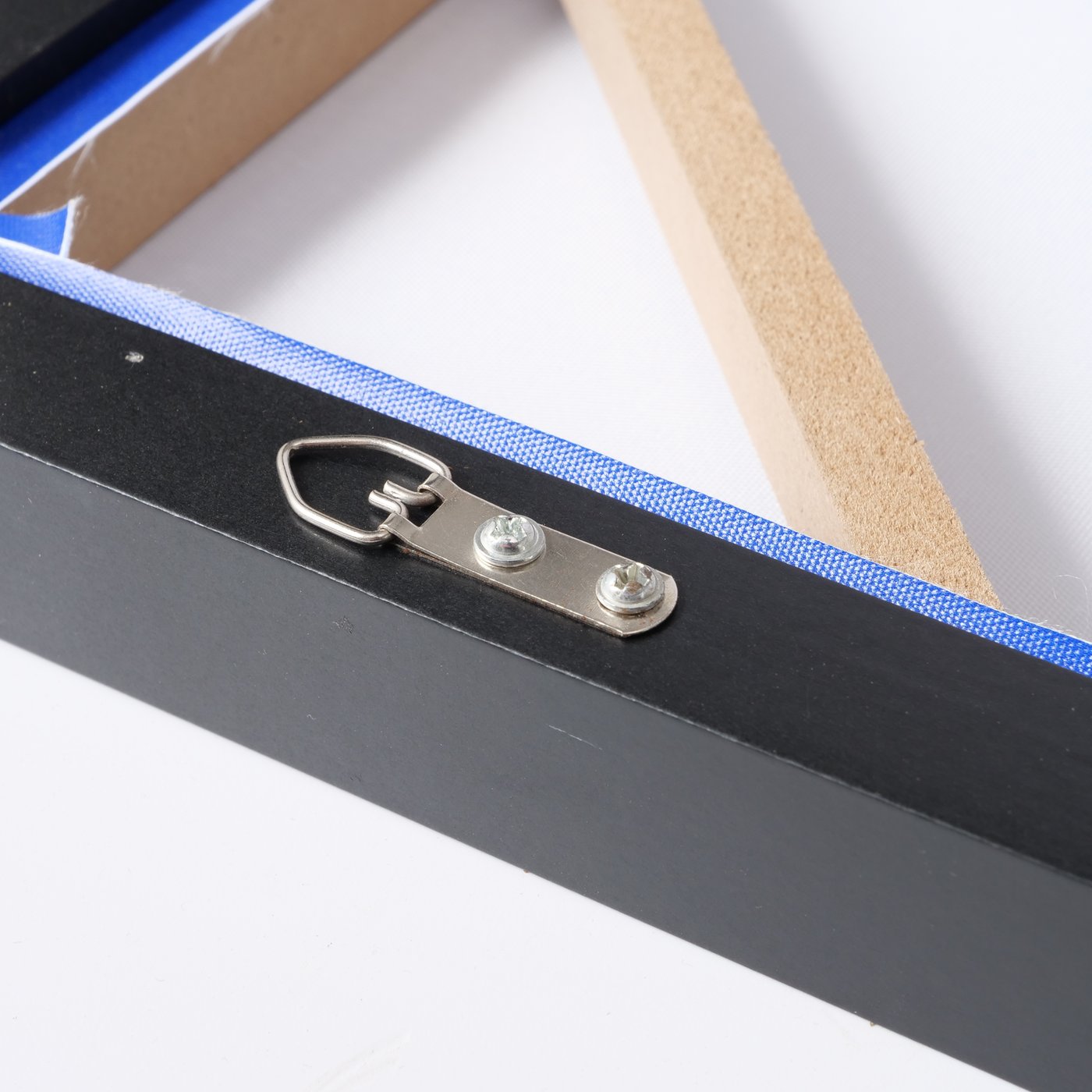 Wandbild 'Zuria' - Stilisierte Frau in Farbblock-Optik mit Schwarzem Holzrahmen Höhe 90cm