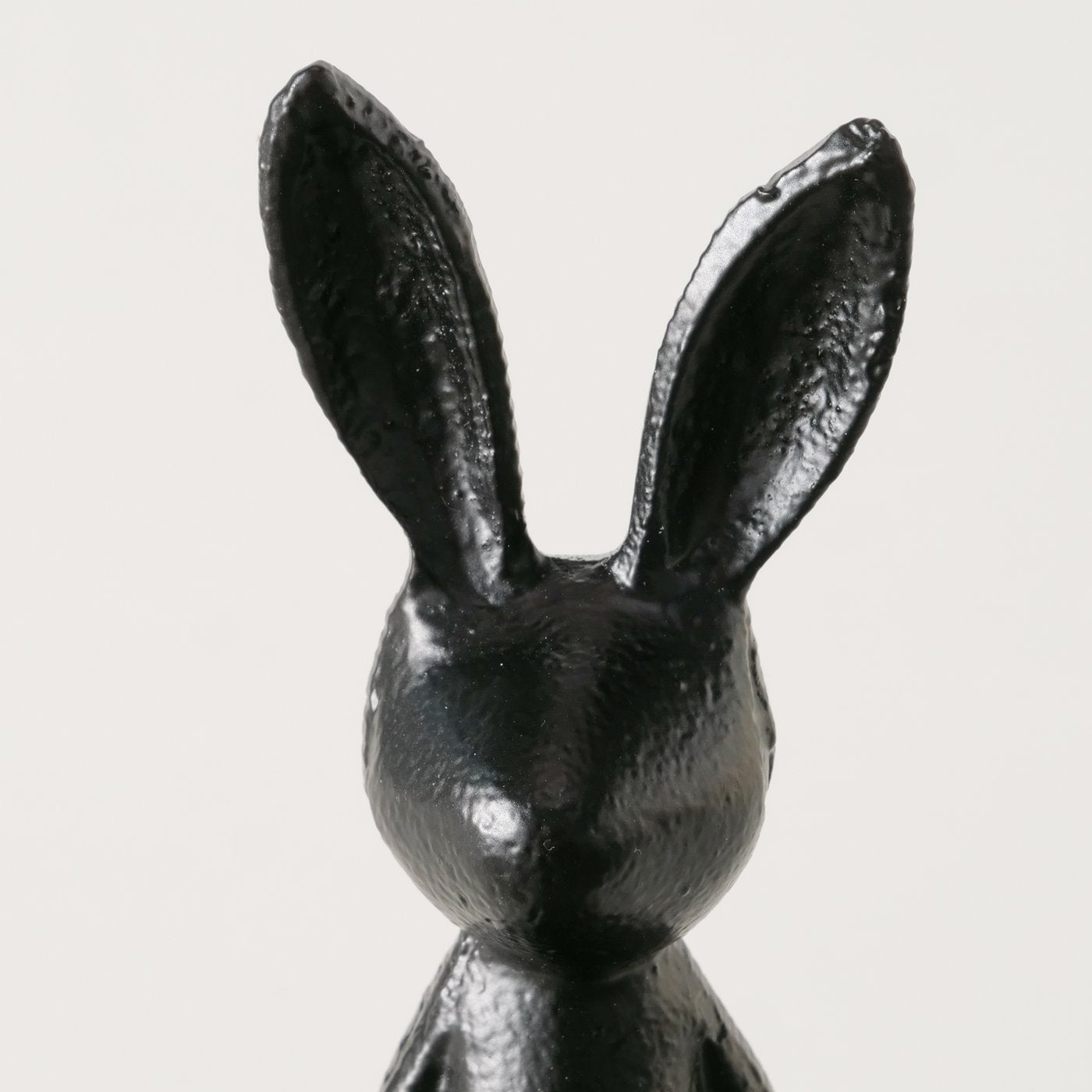 Kantenhocker Hase Kani – Stilvolle Osterdekoration aus Metall in schwarz