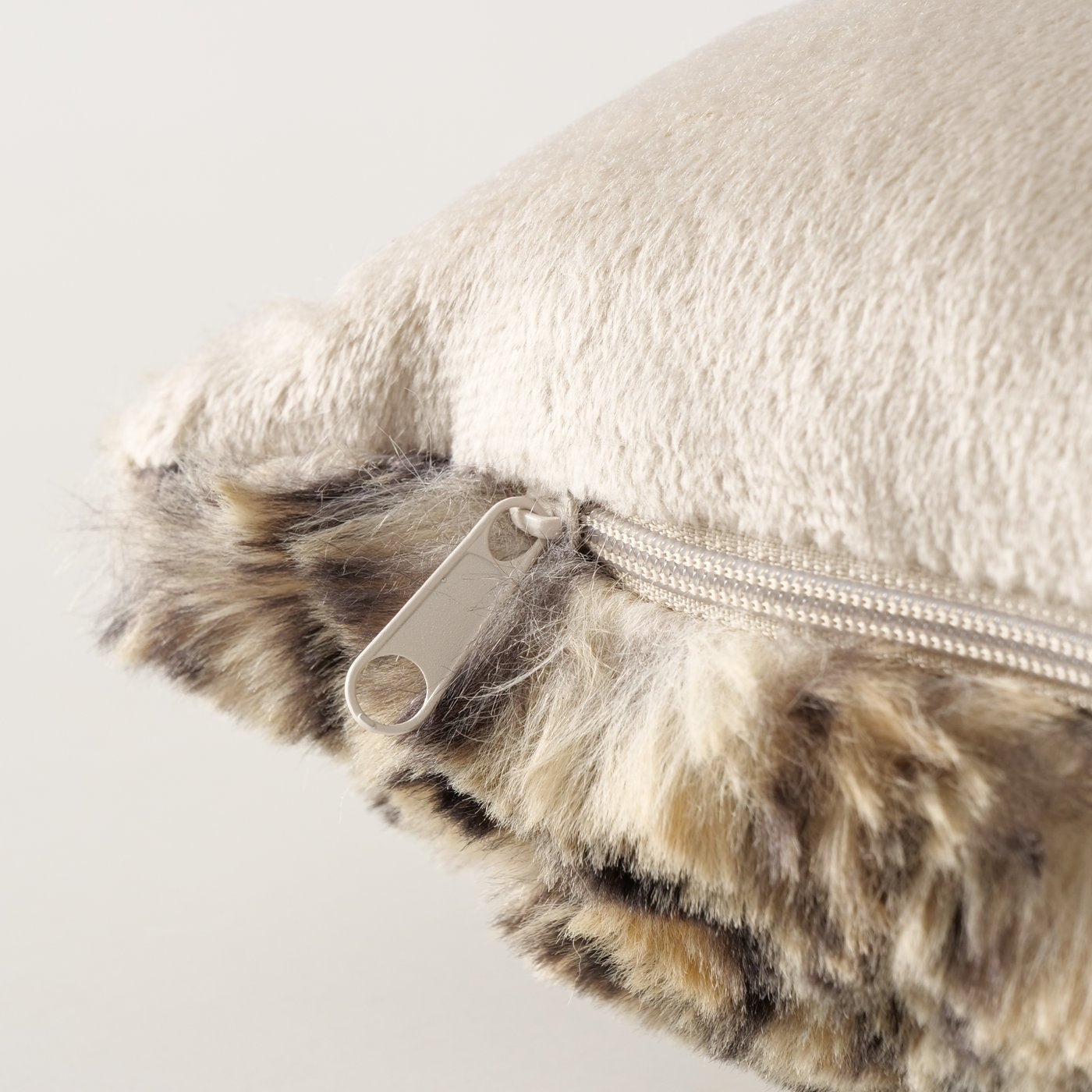 Kunstfell Kissen Savanna – Luxuriöses Leoparden Design für stilvolle Akzente