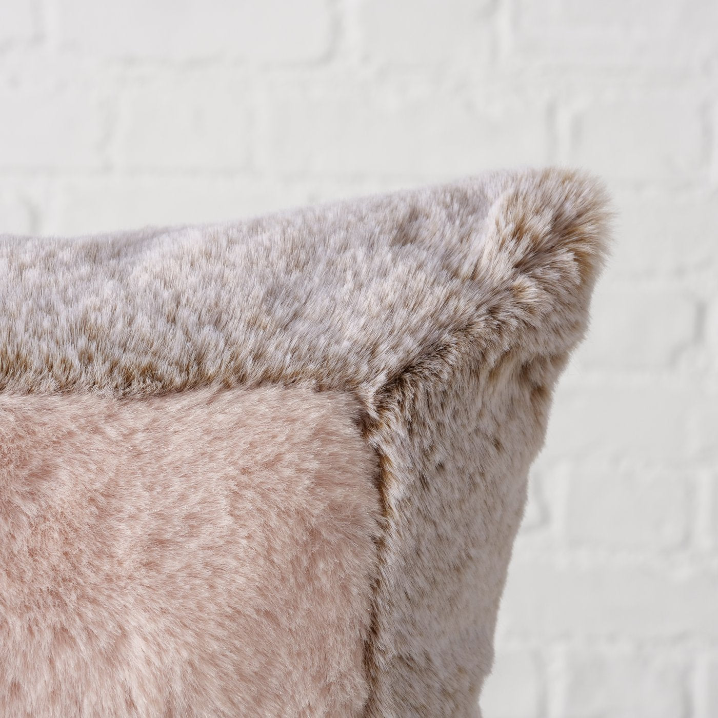 Kuscheliges Bären Dekokissen Leon 35x35 cm