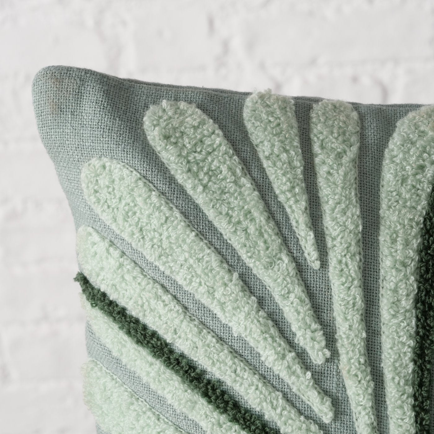 Zierkissen Leafy Dreams – Sofakissen mit Blattmuster, 45x45 cm, Grün