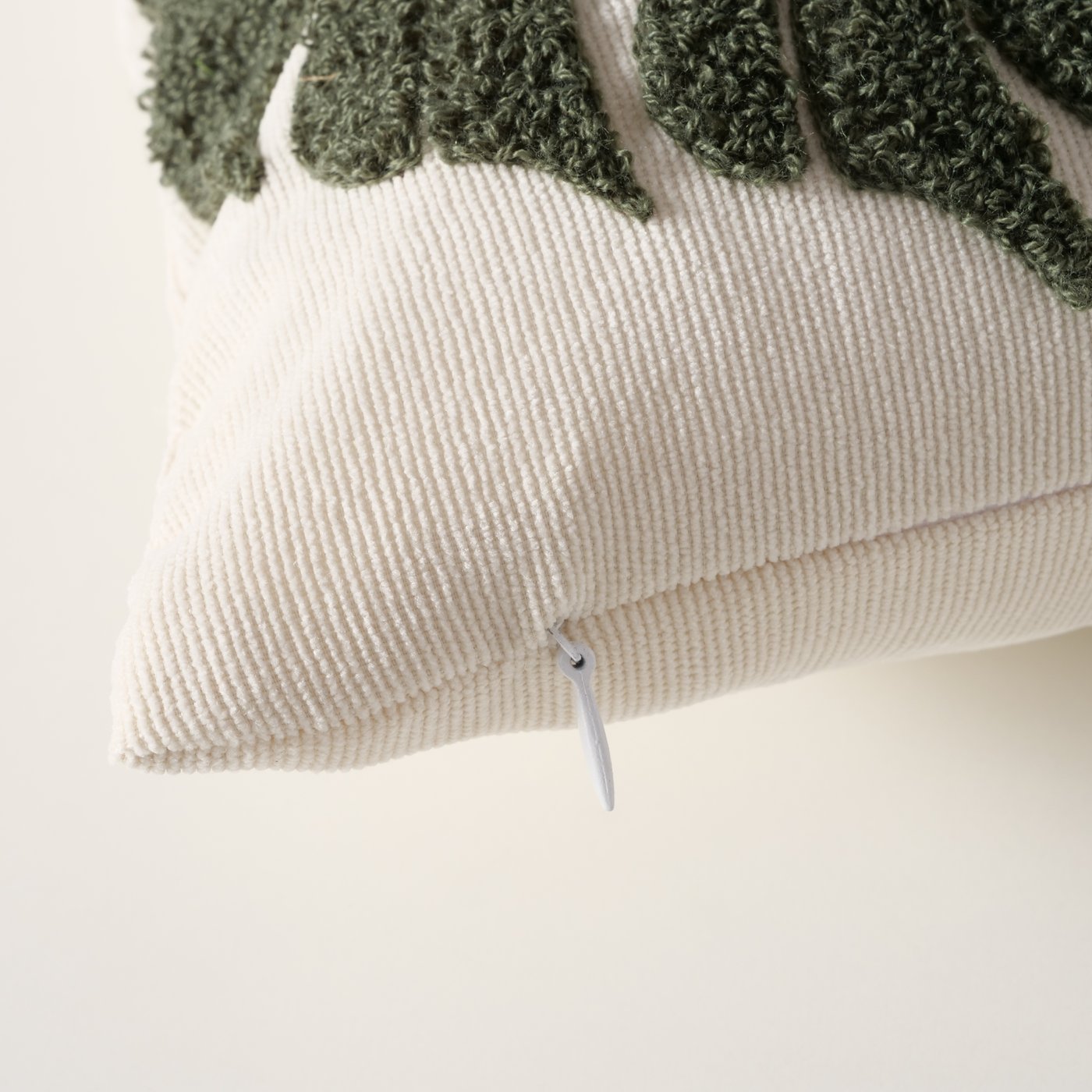 Dekokissen Monstera Verde 45x45 cm Grün Weiß Tropisches Blattdesign