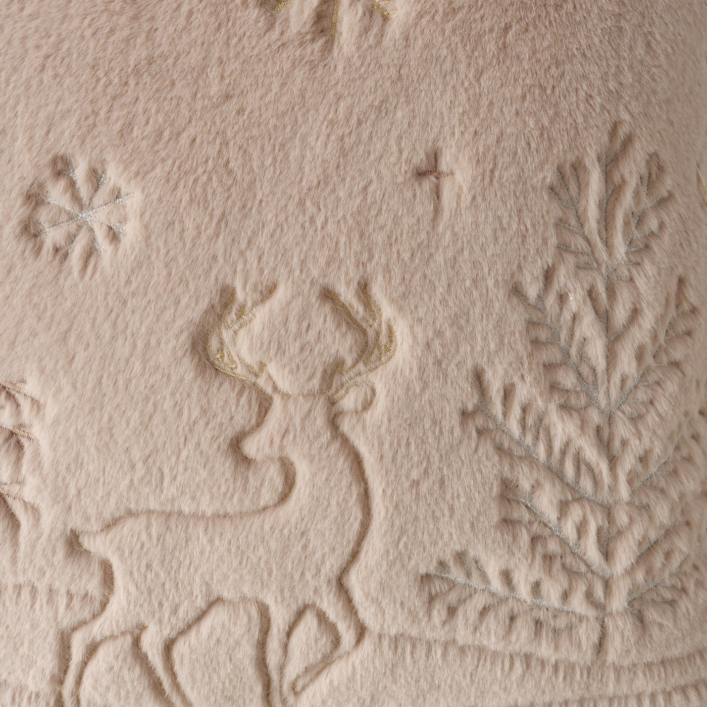 Winterliches Dekokissen mit Hirschmotiv in Beige oder Braun - 45x45 cm