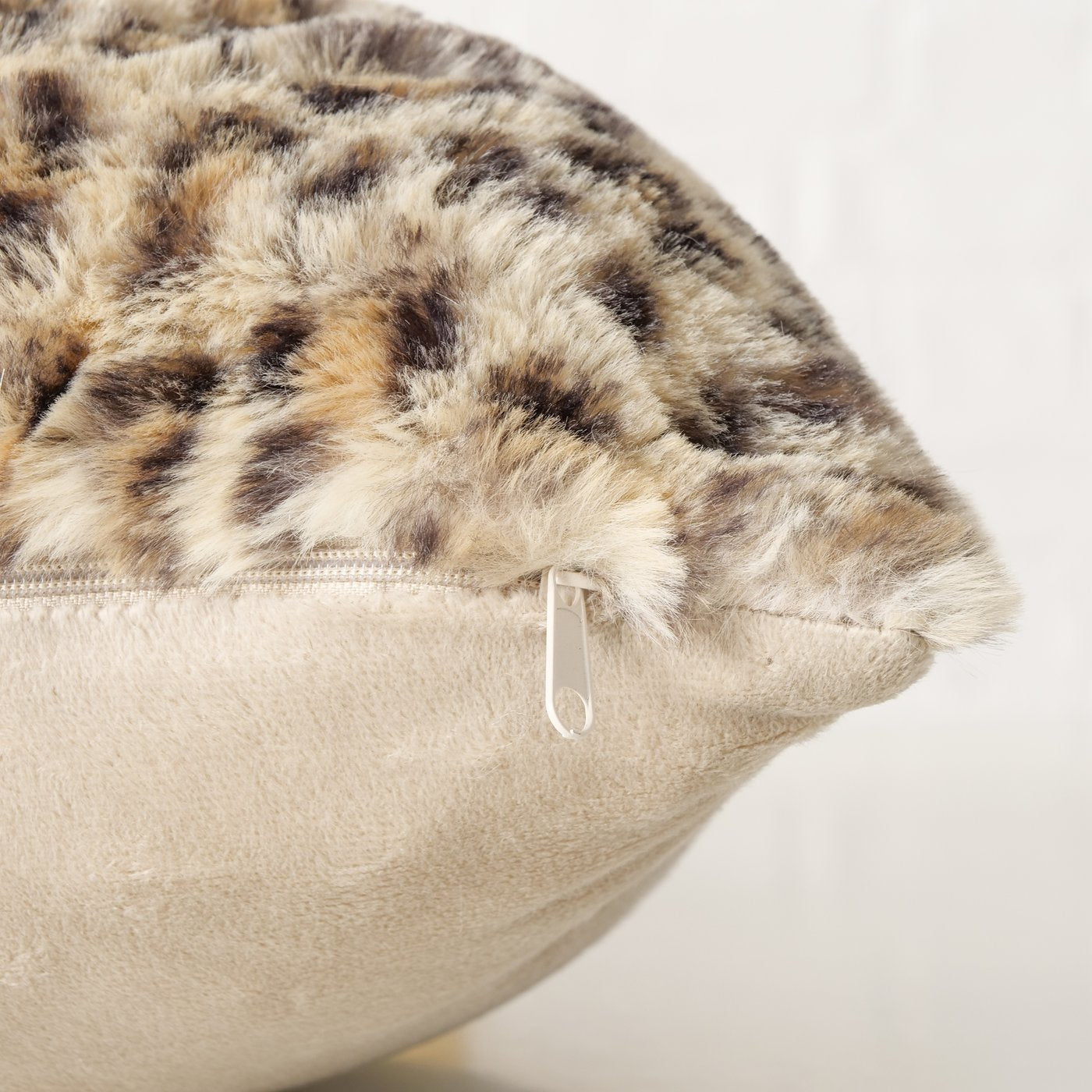 Kunstfell Kissen Wild Touch Savanna weiches Sofakissen mit Leopardenmuster