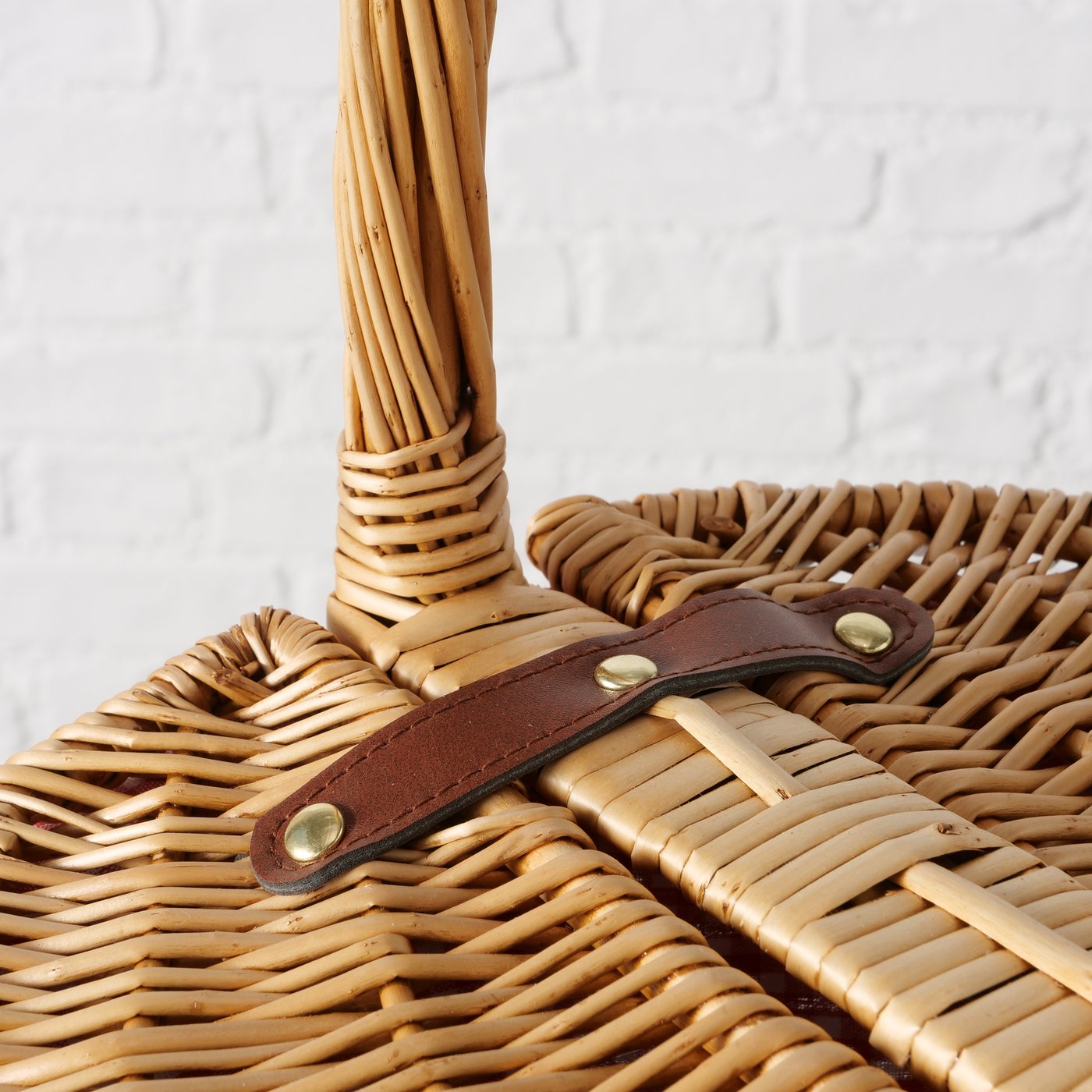 Handgewebter Picknickkorb Denya mit kariertem Innenfutter