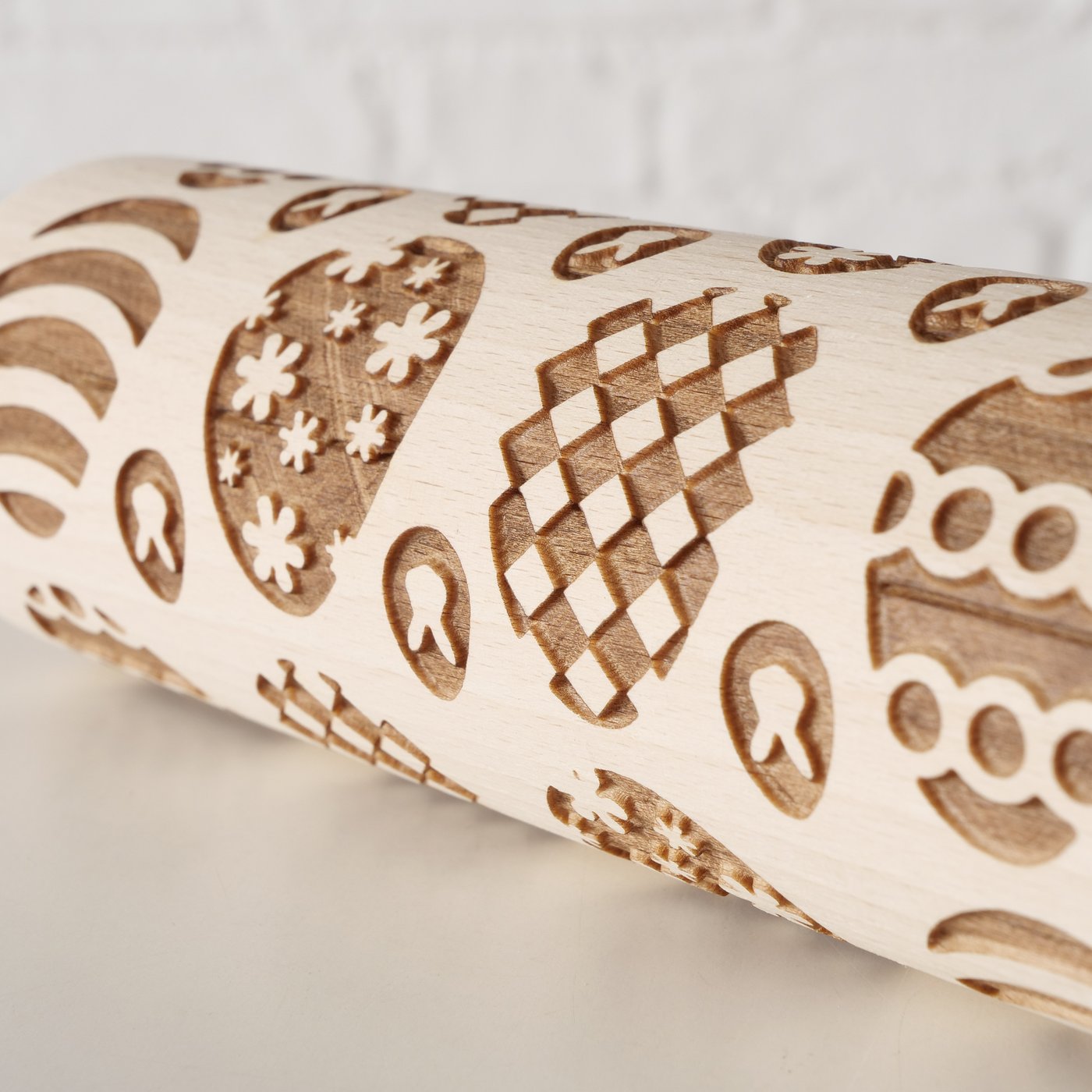 Ova Nudelholz mit Ostermotiven - Handgefertigt in Europa, Buchenholz, 38 cm - Perfekt für Osterbäckerei
