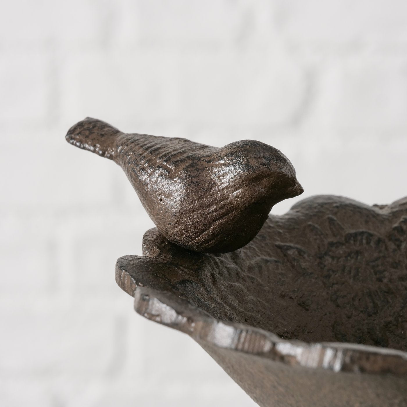 Vogeltränke Miranda aus Gusseisen braun