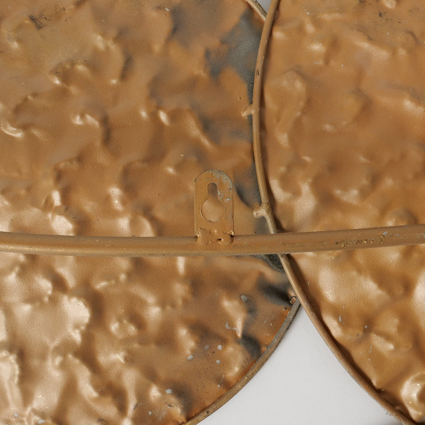 Metall Wandobjekt Citala in Antikgold – Abstrakte Eleganz 118cm