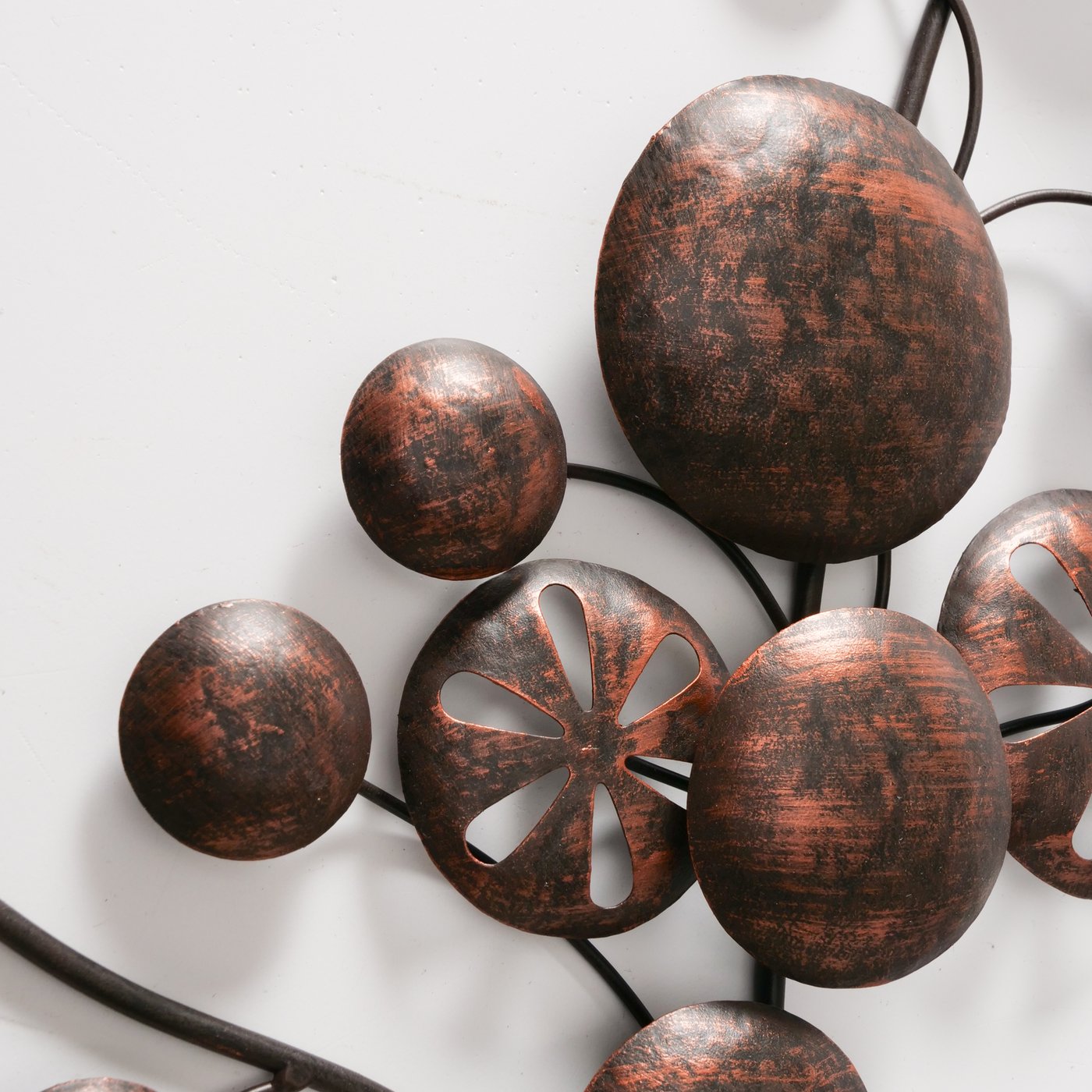 Metall Wanddeko Blütenzweig – Kunstvolle Wandgestaltung in Braun