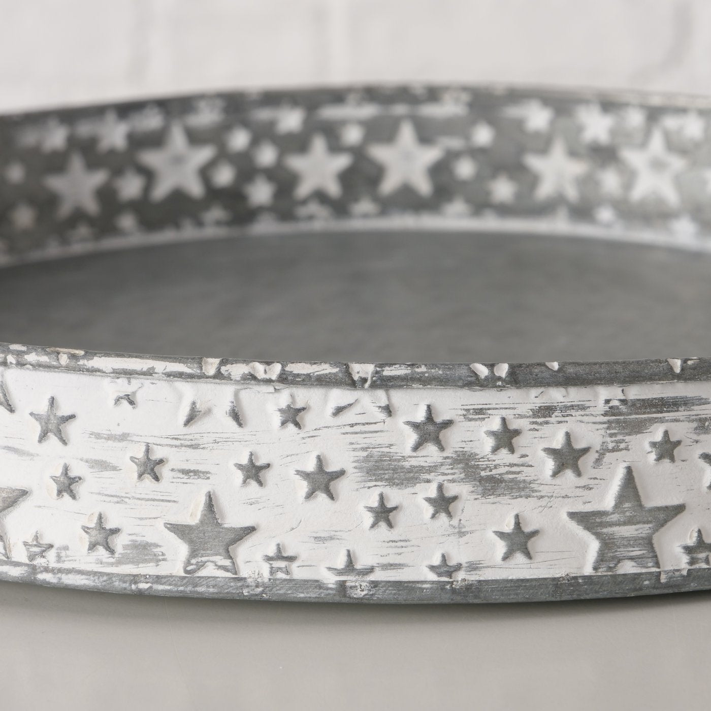 Deko Tablett Stephanus Metall Rund Grau Weiß mit Sternen Weihnachtsdekoration