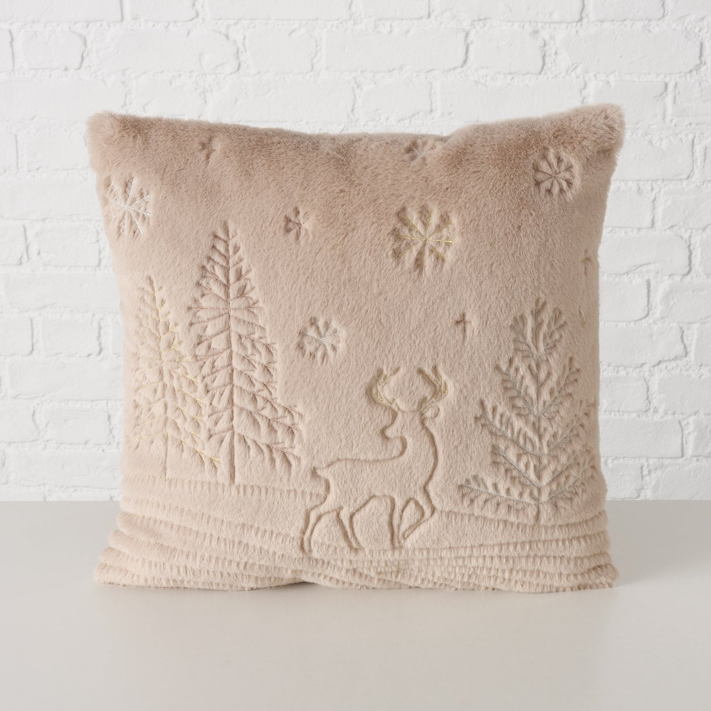 Winterliches Dekokissen mit Hirschmotiv in Beige oder Braun - 45x45 cm