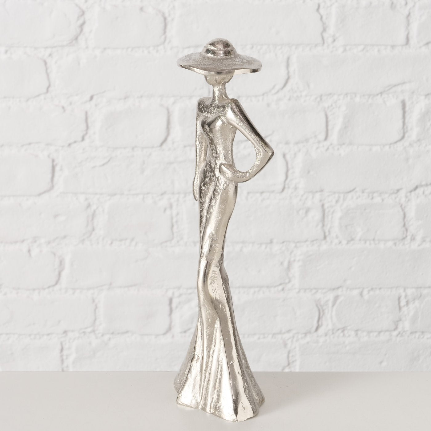 Lady Tatjana Elegant aluminium figuur in zilver – handgemaakte decoratie voor interieur
