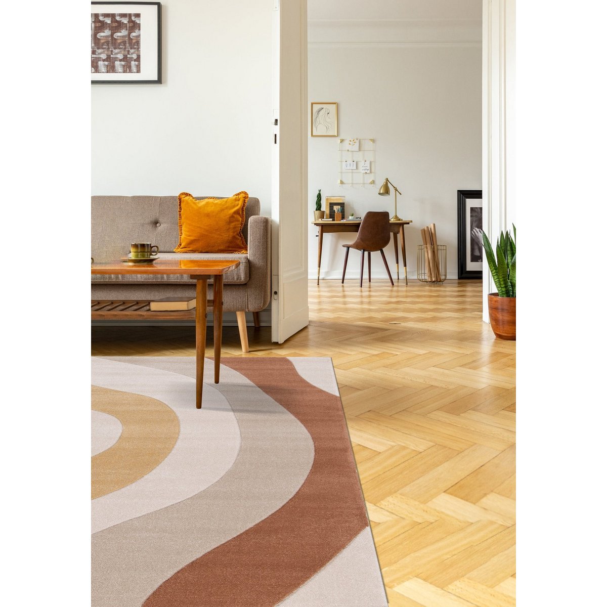 Weicher und widerstandsfähiger Teppich mit warmen Kitztönen