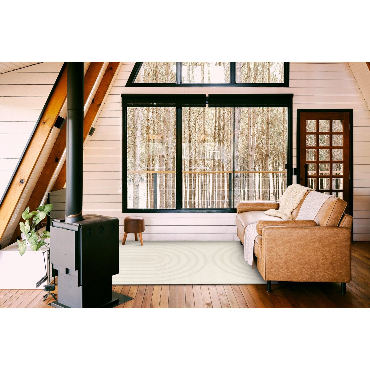 Weicher und komfortabler und grafischer Bogen Teppich