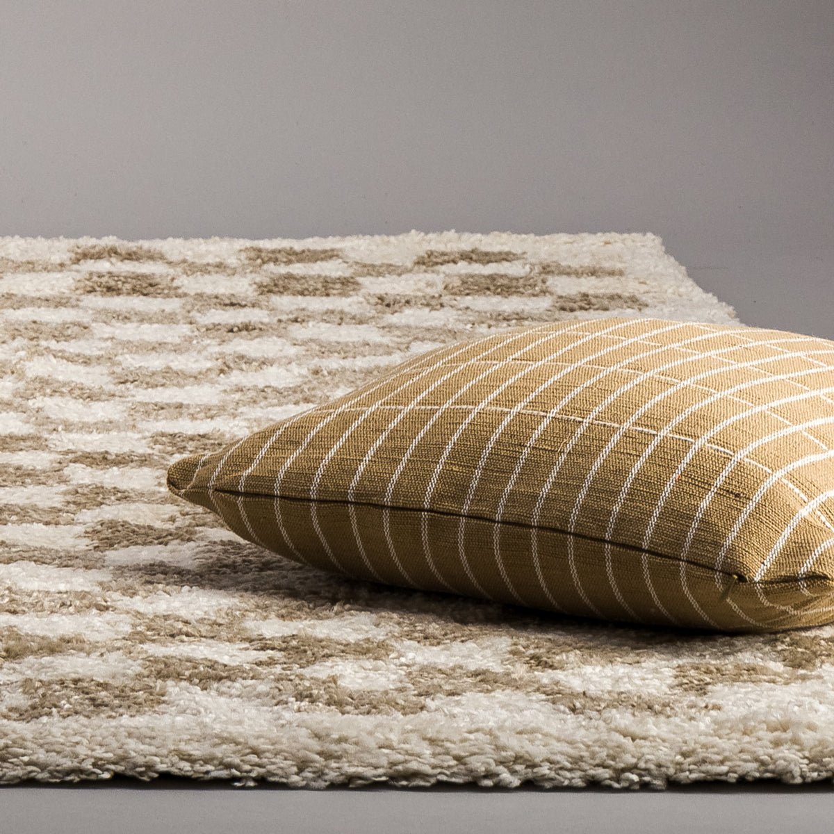 CHECKERS Weicher und bequemer Hochflor-Teppich