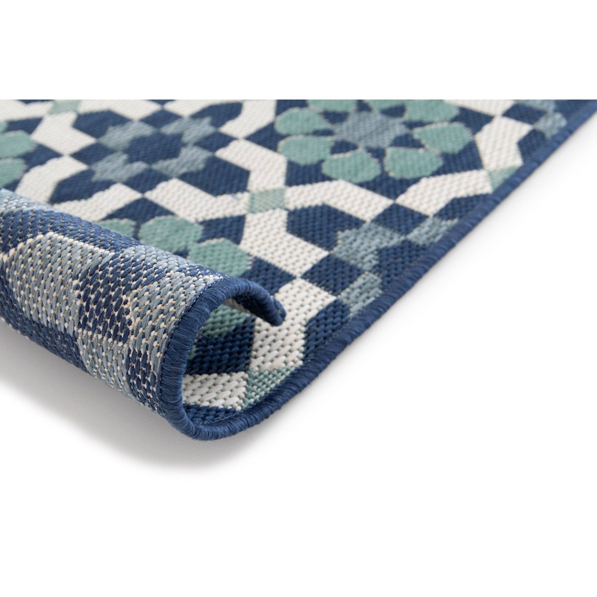 Ethnische Teppich im Freien gegen Belem -Flecken im Freien