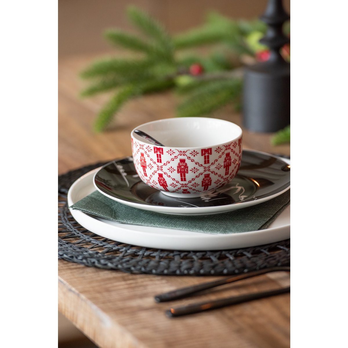 4er Set Müsli- und Suppenschüsseln Nussknacker Design mit Metallhalter 11.2 cm