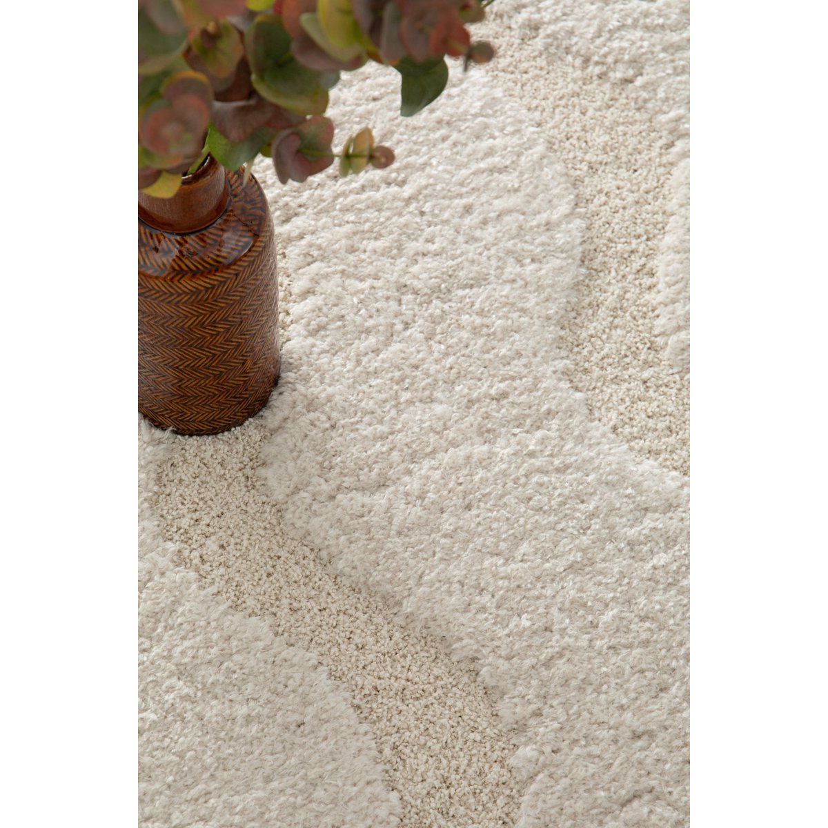 Weicher zotteliger Teppich im recycelten Polyester mit modernem Relief Pemberley