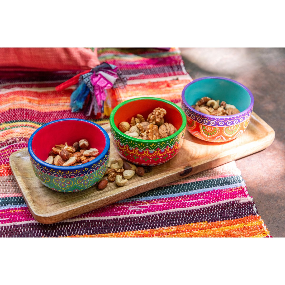 Servierset Mumbai – 3 Terracotta-Schalen mit Holztablett