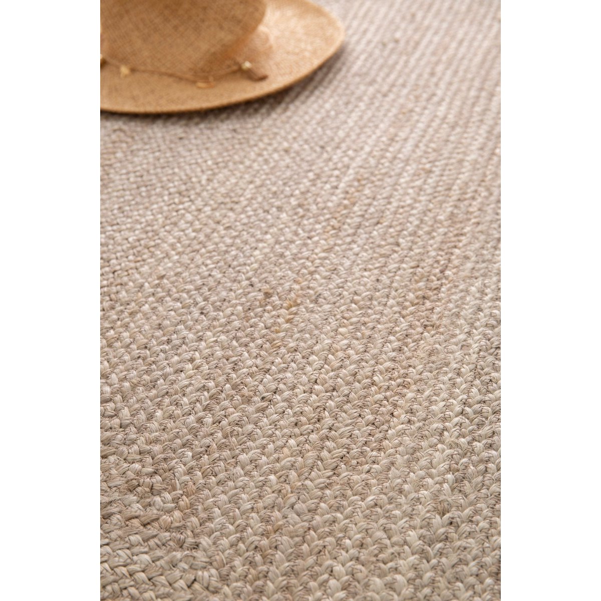 Indira handgefertigter geflochtener Jute -Teppich