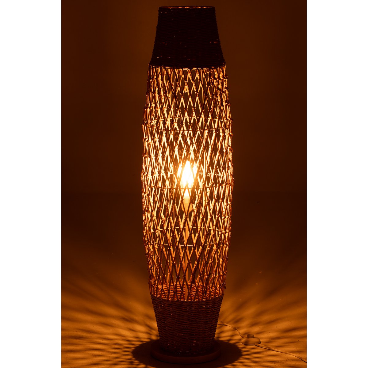 Stehlampe in Natur Optik aus Metall, gedrehtes Design