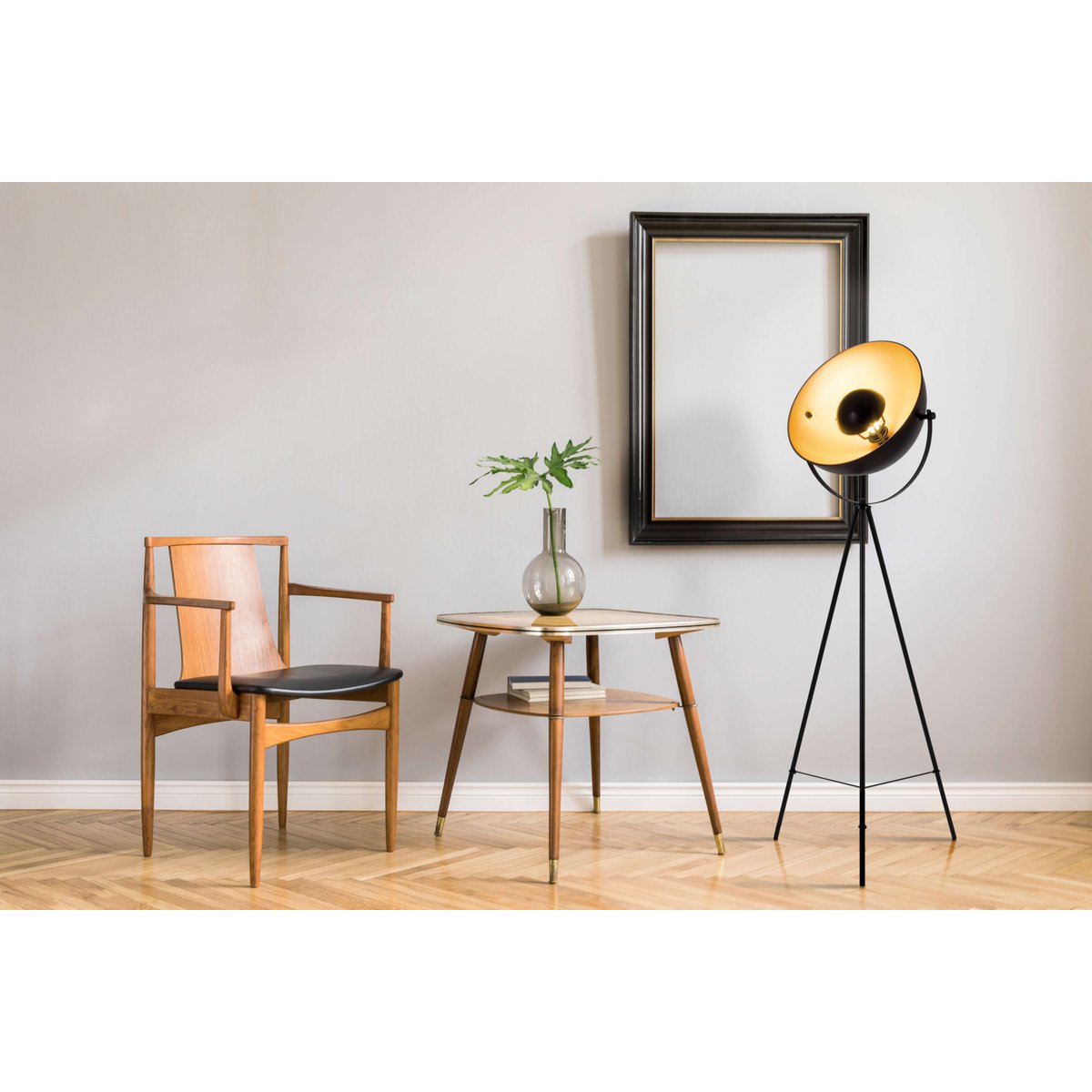 Stehleuchte Dreibein "BERNICE", Stehlampe aus Metall in Schwarz, und Gold mit E27-Fassung, Beleuchtung für Wohnzimmer, Esszimmer oder Büro