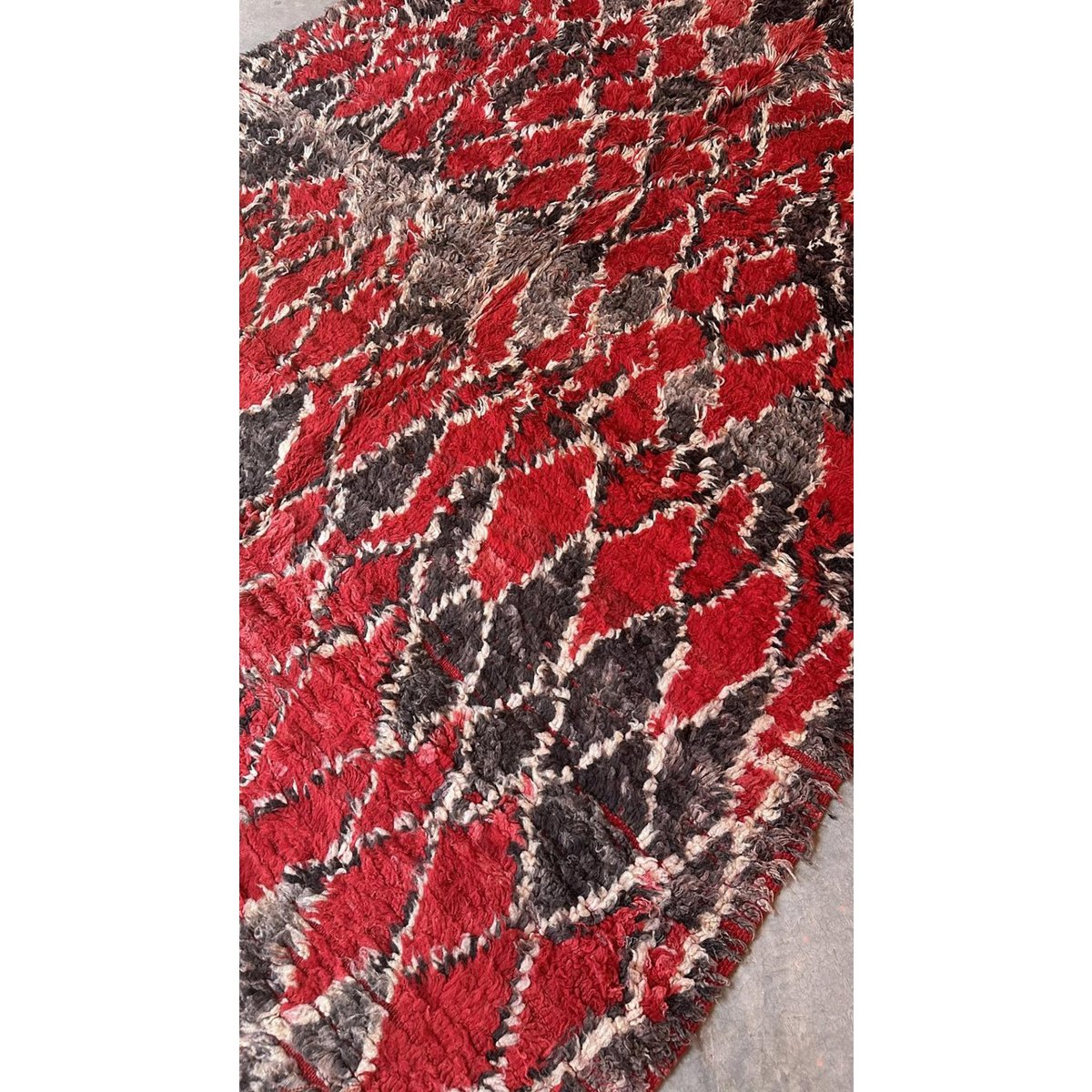 Moroccan Berber carpet made of pure wool 200 x 336 cm