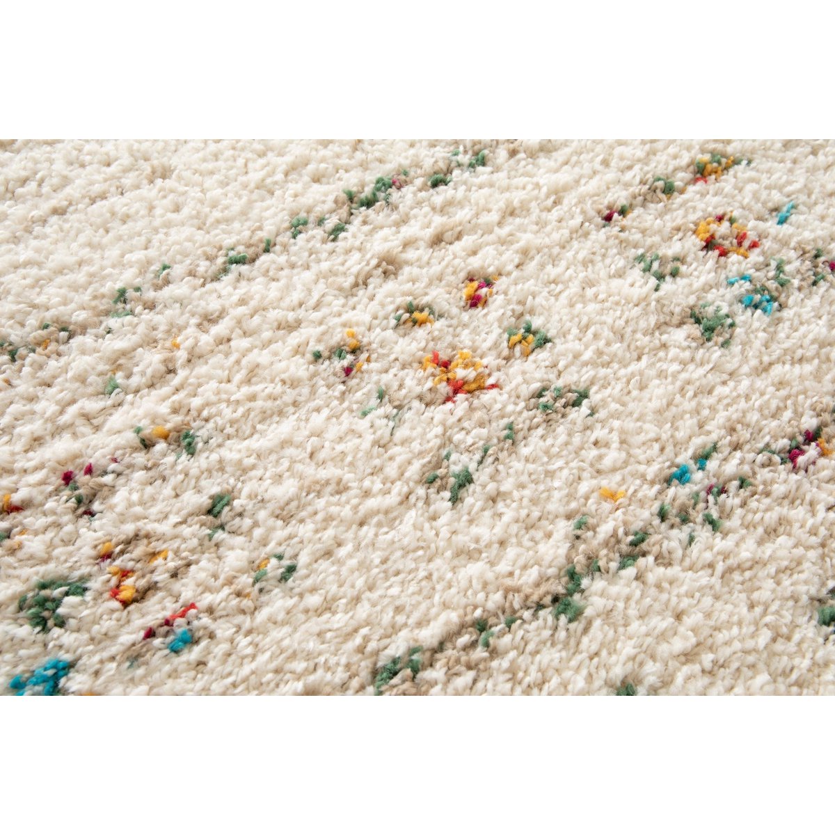 Weiche und voluminöse ethnische zottelige Teppichblüte