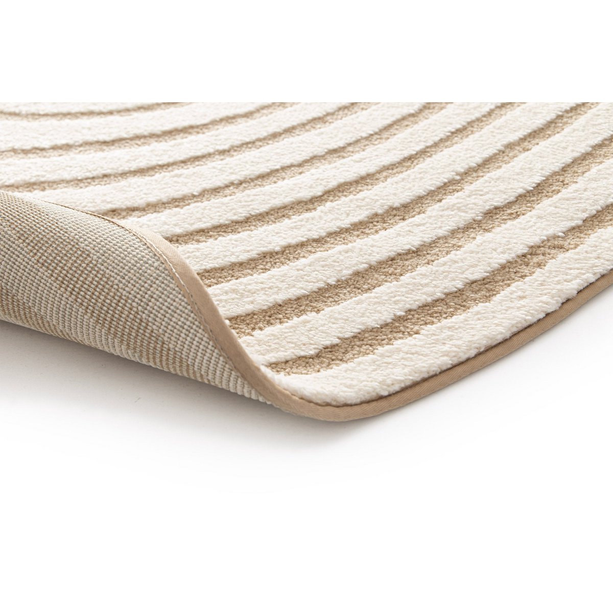 Süßer Teppich mit skulpturaler Erleichterung in Aeon Recycling Polyester