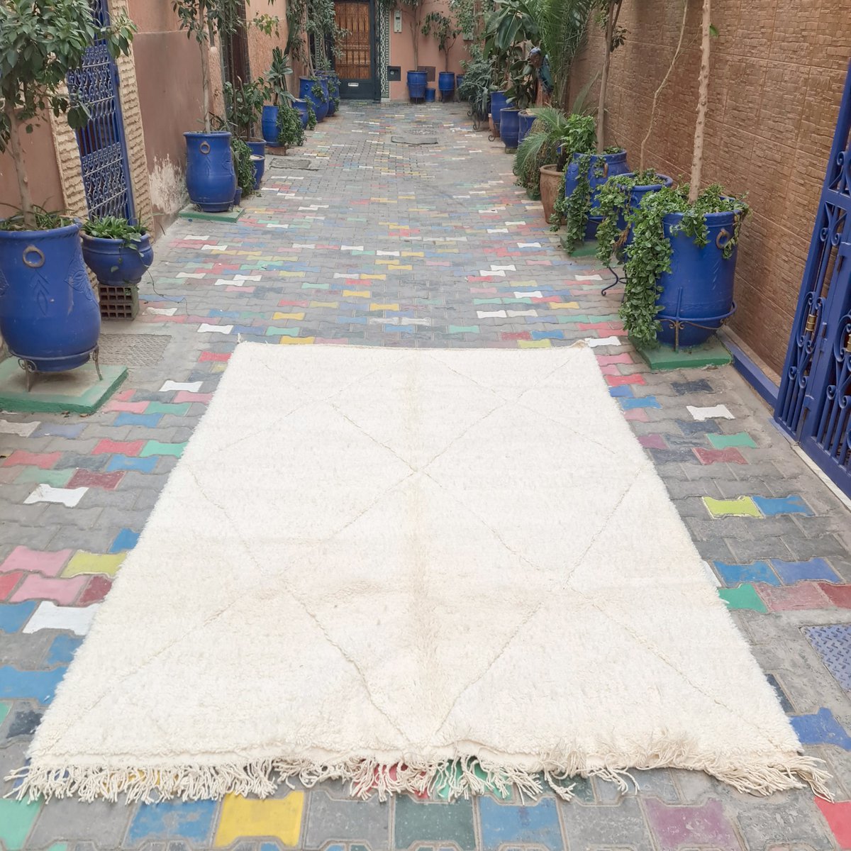 Berberteppich Beni Ouarain aus reiner Wolle mit schlichten Rauten