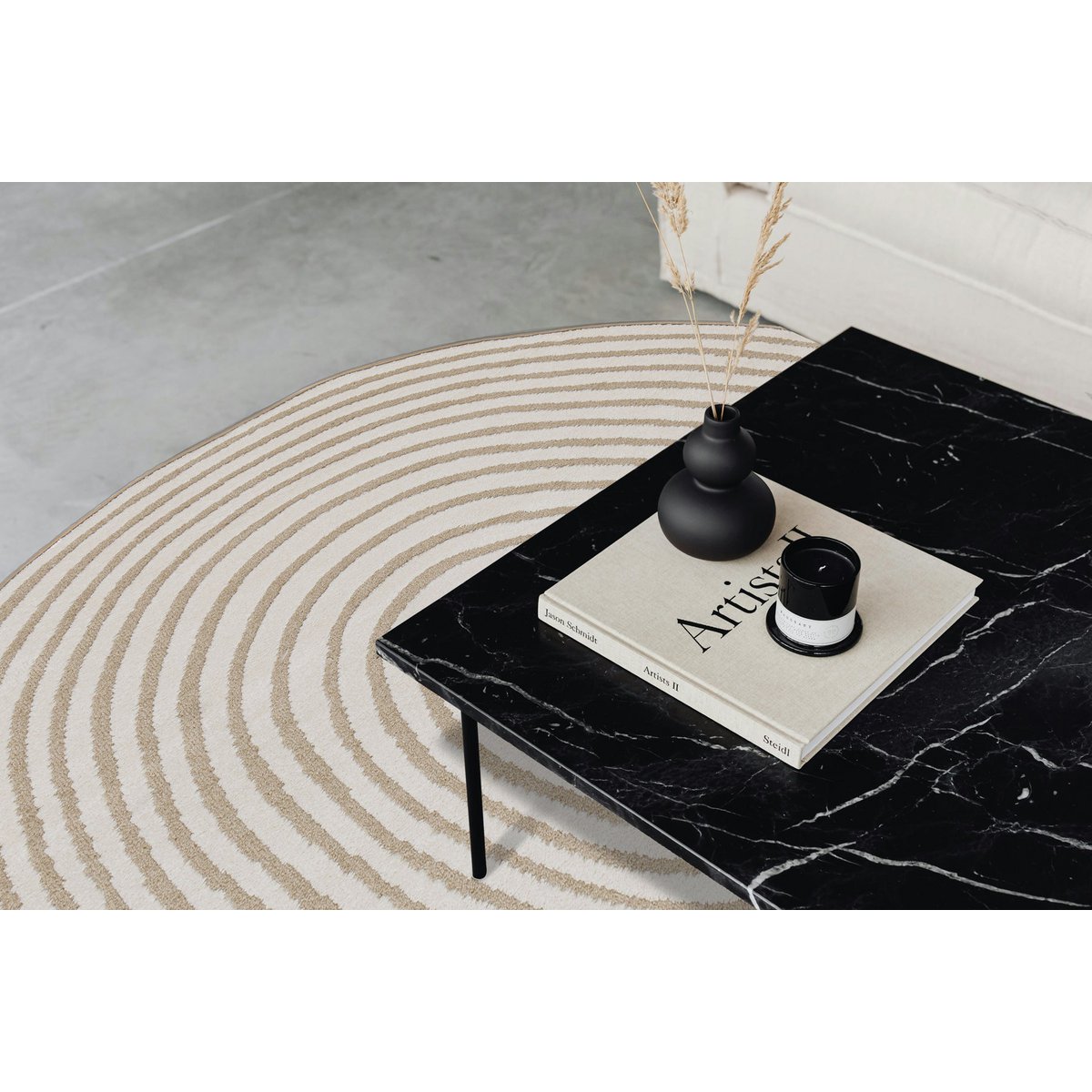 Süßer Teppich mit skulpturaler Erleichterung in Aeon Recycling Polyester