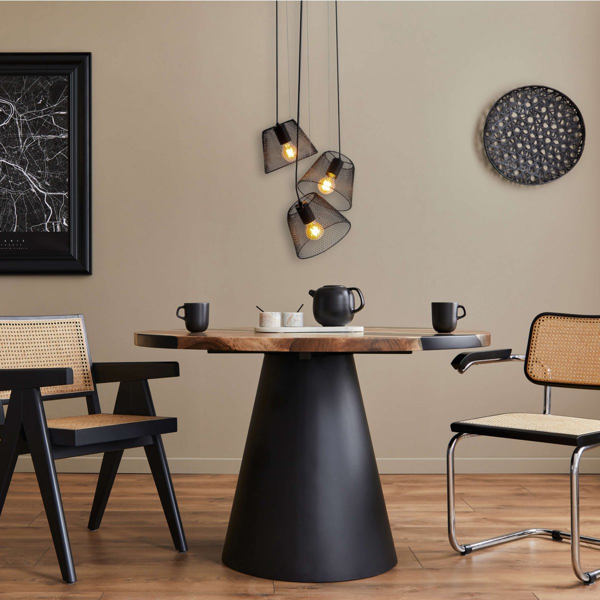 3er Pendelleuchte "KORIE" Pendellampe aus Metall in Schwarz, mit E27-Fassungen, Ø30cm, für Wohnbereich und Büro.