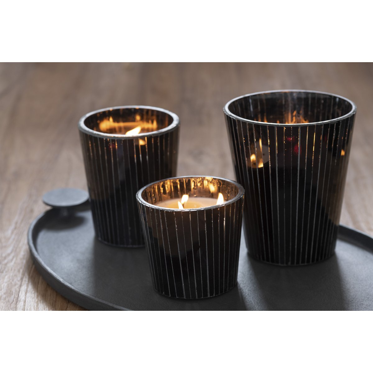 J-Line Duftkerze Noa – Spicy Twilight – Glas – Schwarz – mittel – 55U