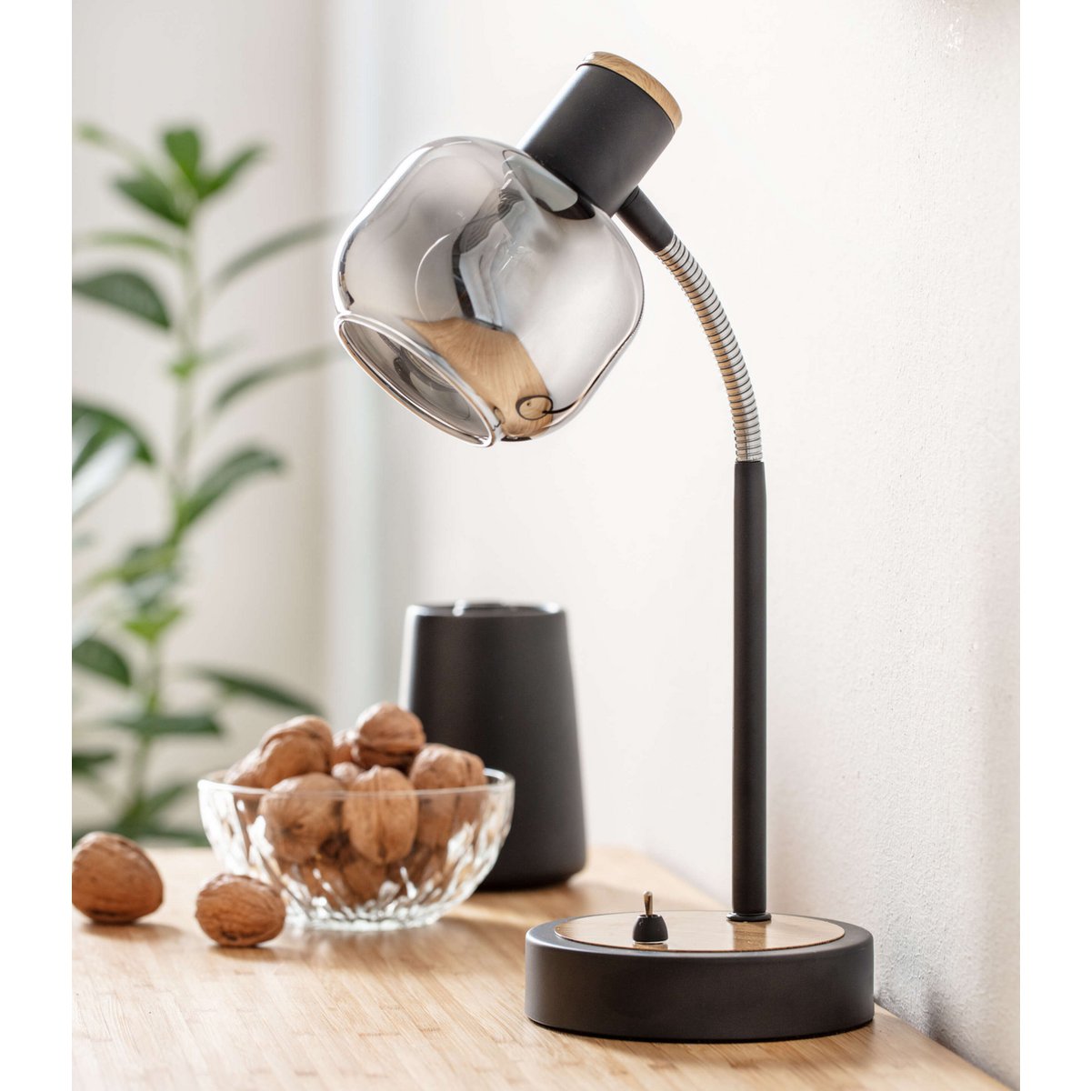 Tischleuchte "FUMOSO", Tischlampe aus Metall und Glas in Schwarz,, mit E14-Fassung, für Esszimmer, Wohnzimmer, Diele oder Büro, Tischlampe 34 cm hoch