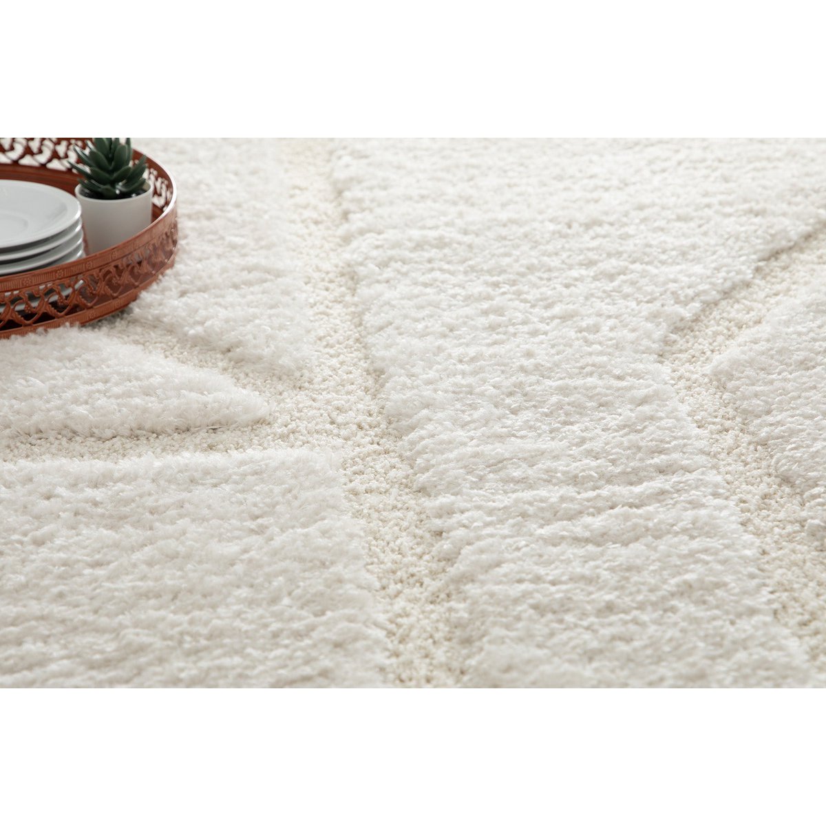 Weicher Teppich mit skulpturaler Erleichterung im recycelten Polyesterflüstern